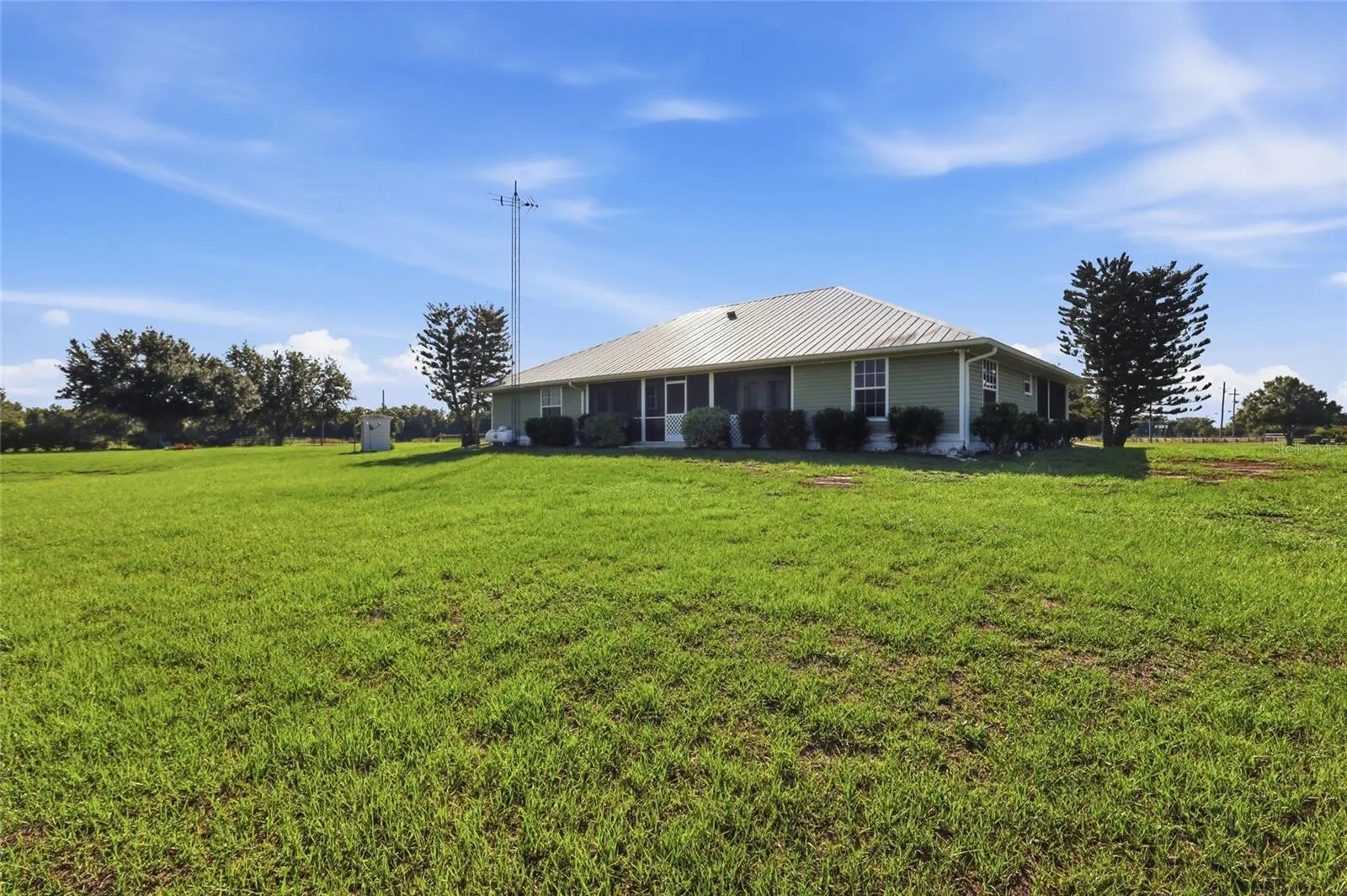 1277 SW EAST CREEK TRL