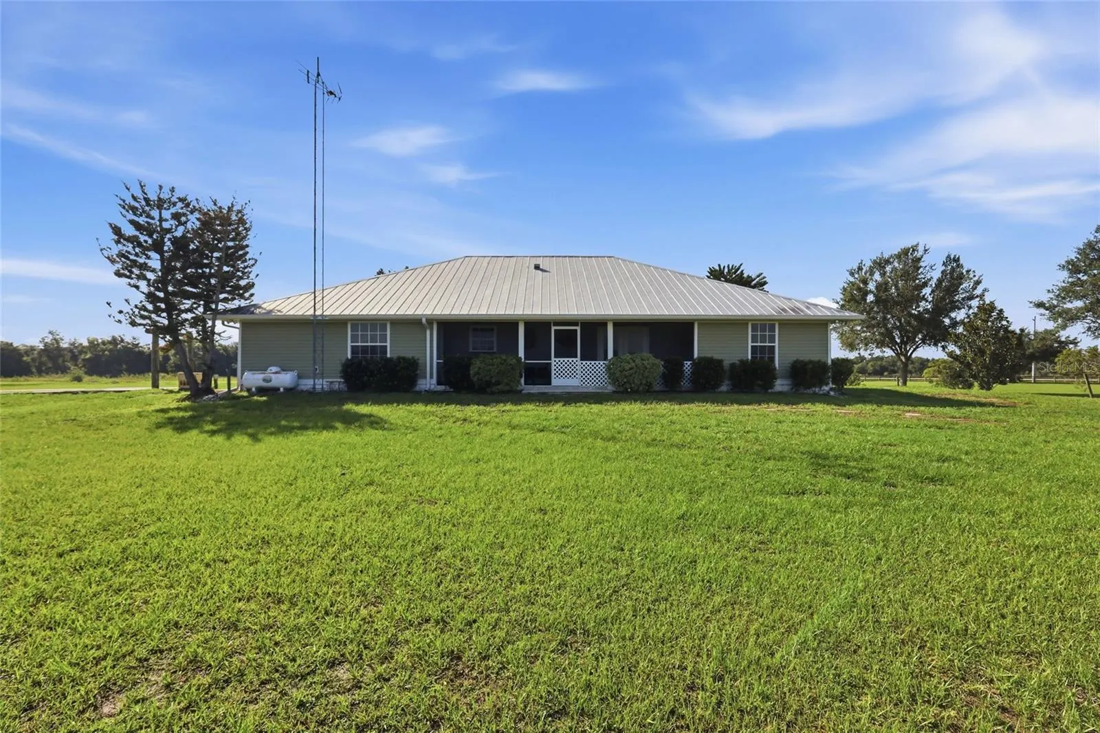 1277 SW EAST CREEK TRL