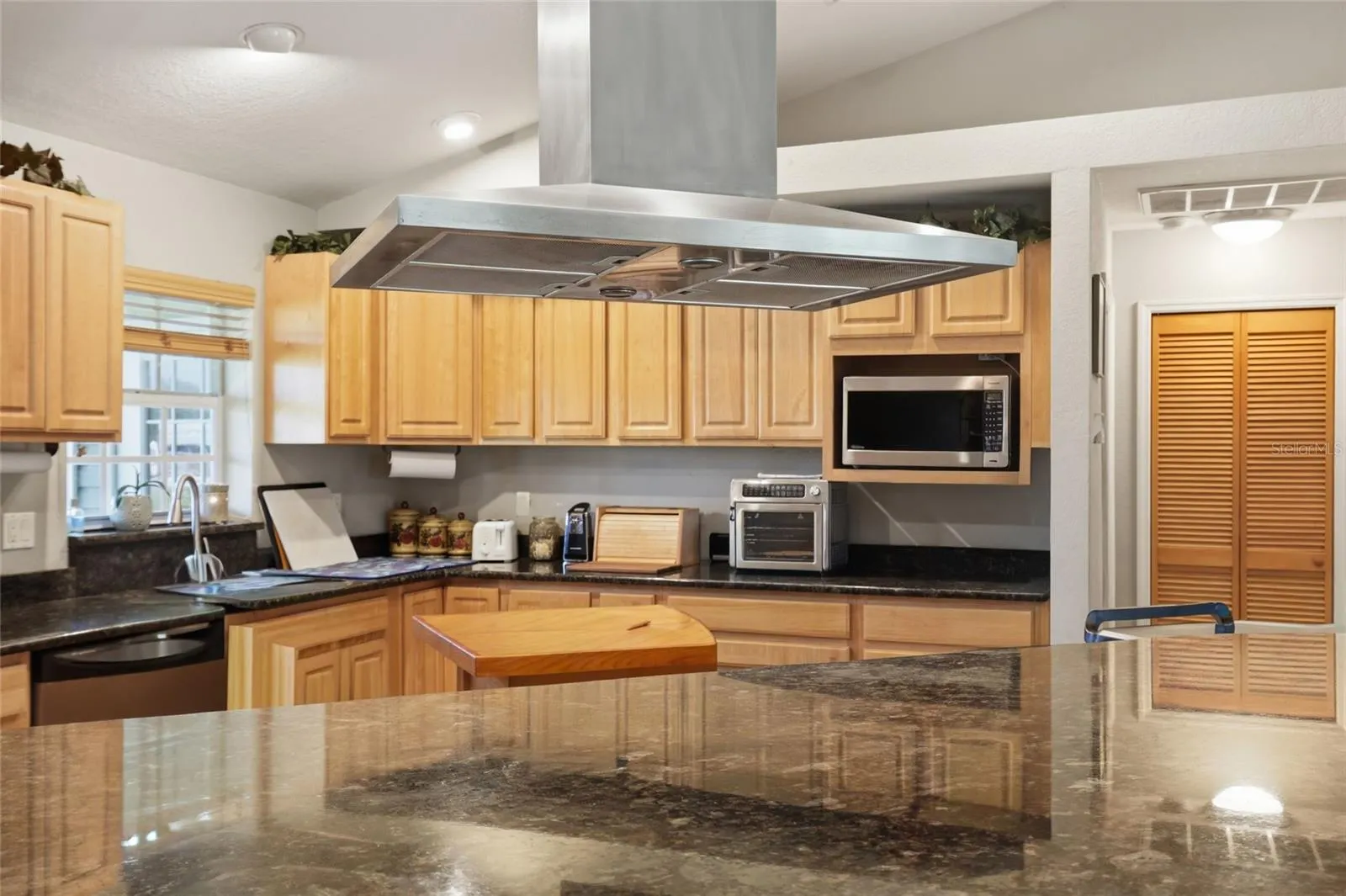 1277 SW EAST CREEK TRL