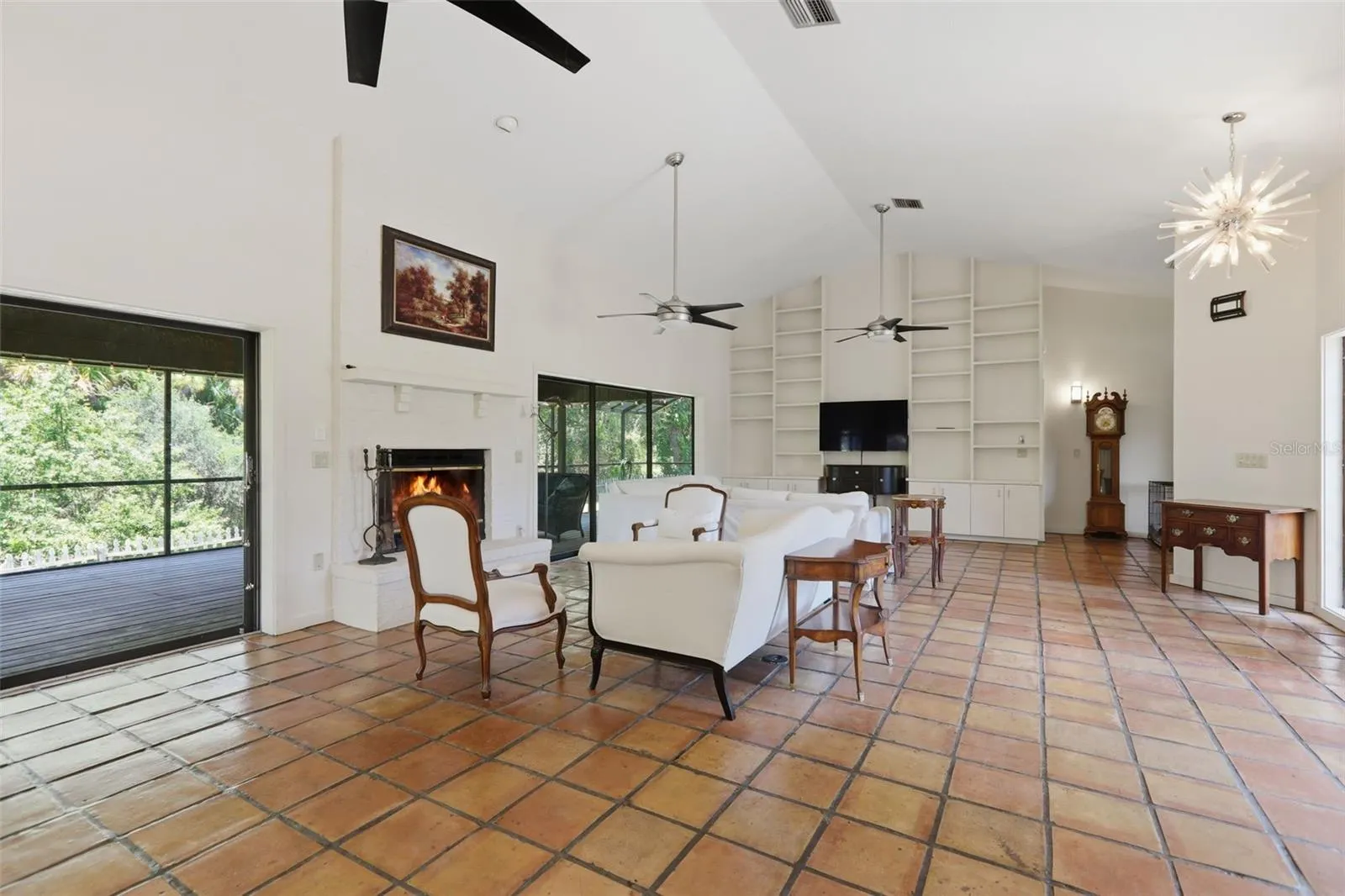 881 PINTO CIR