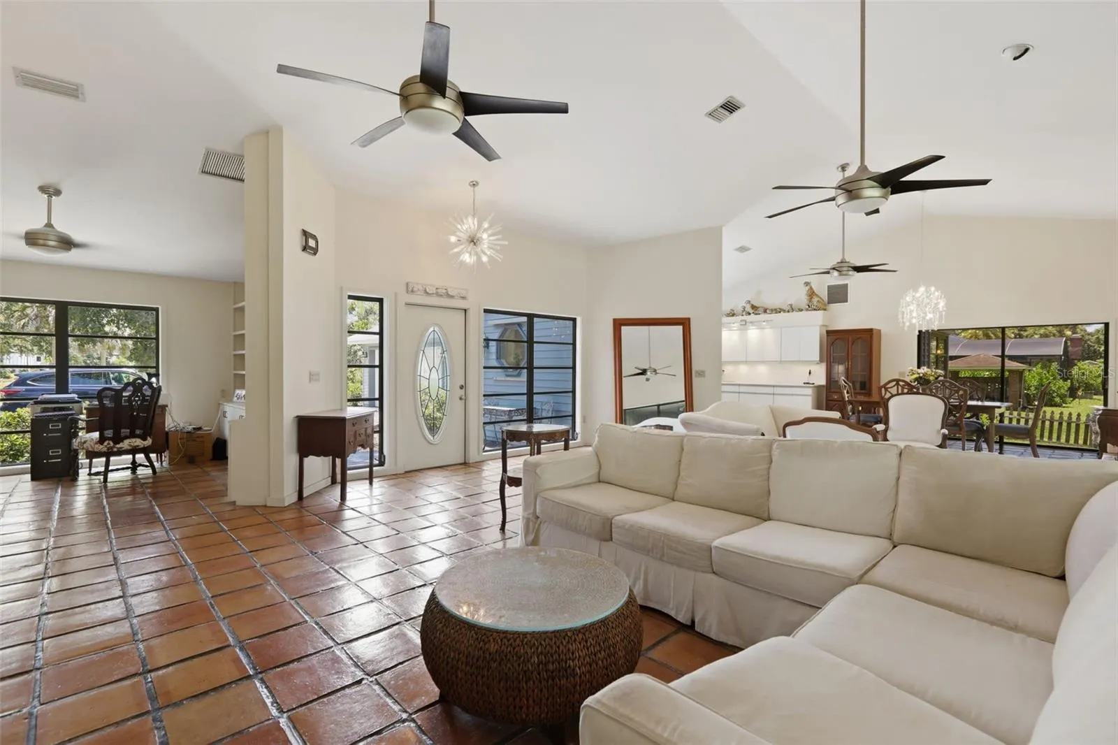 881 PINTO CIR