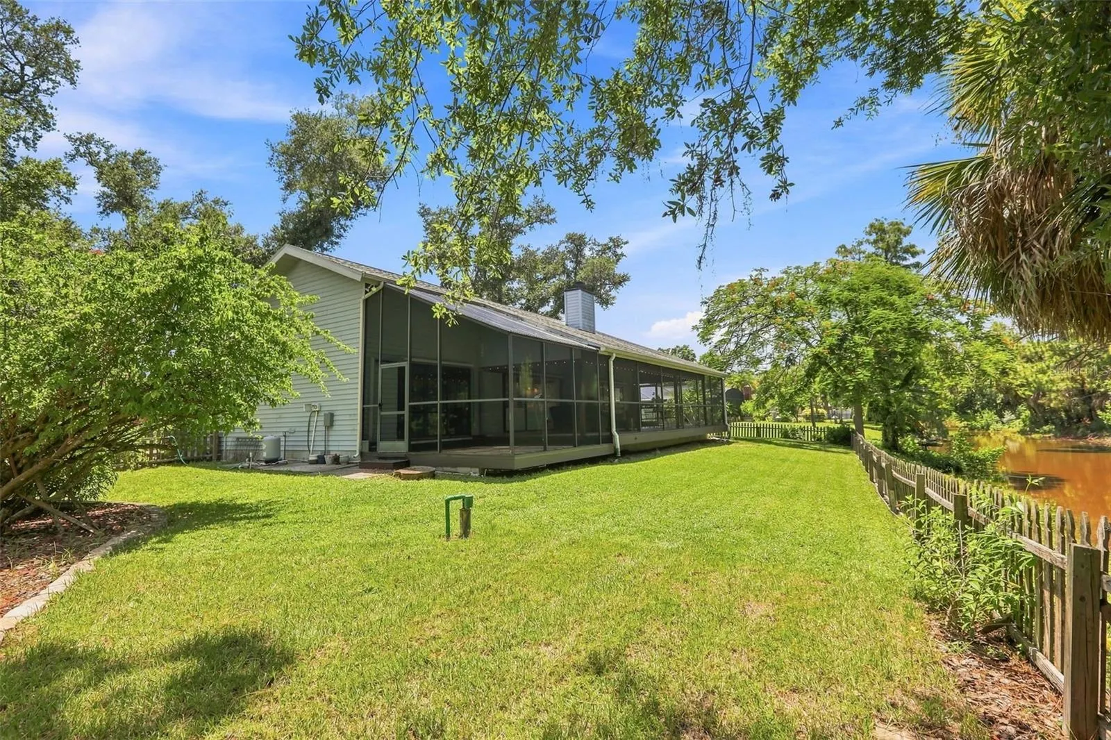 881 PINTO CIR