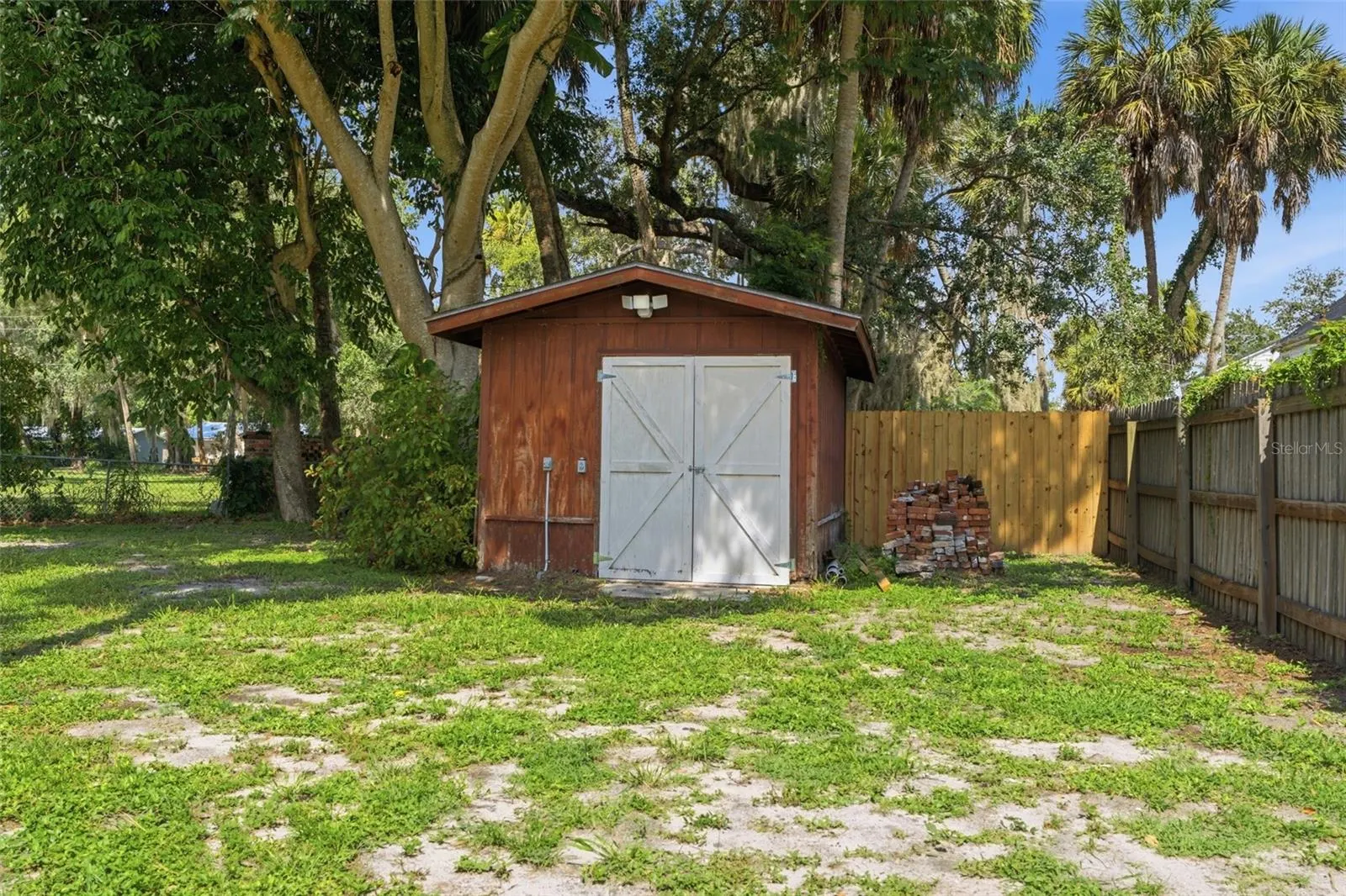 524 E MAGNOLIA ST