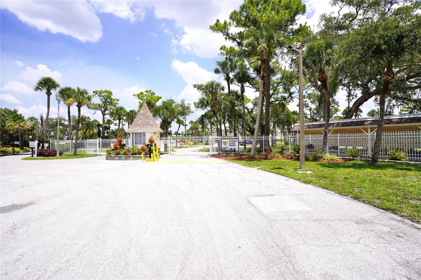 125 BROOKSHIRE DR