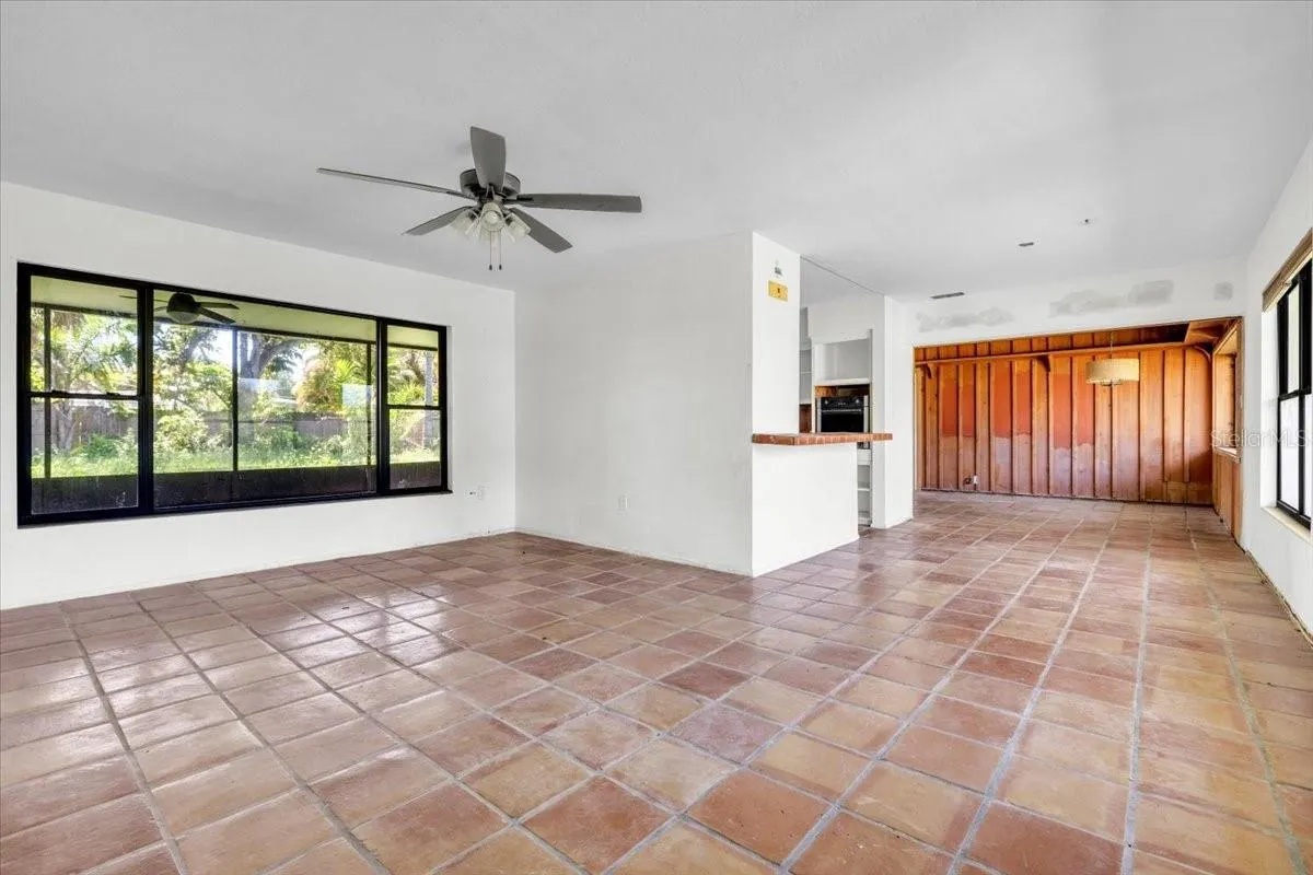 807 LUCILLE AVE