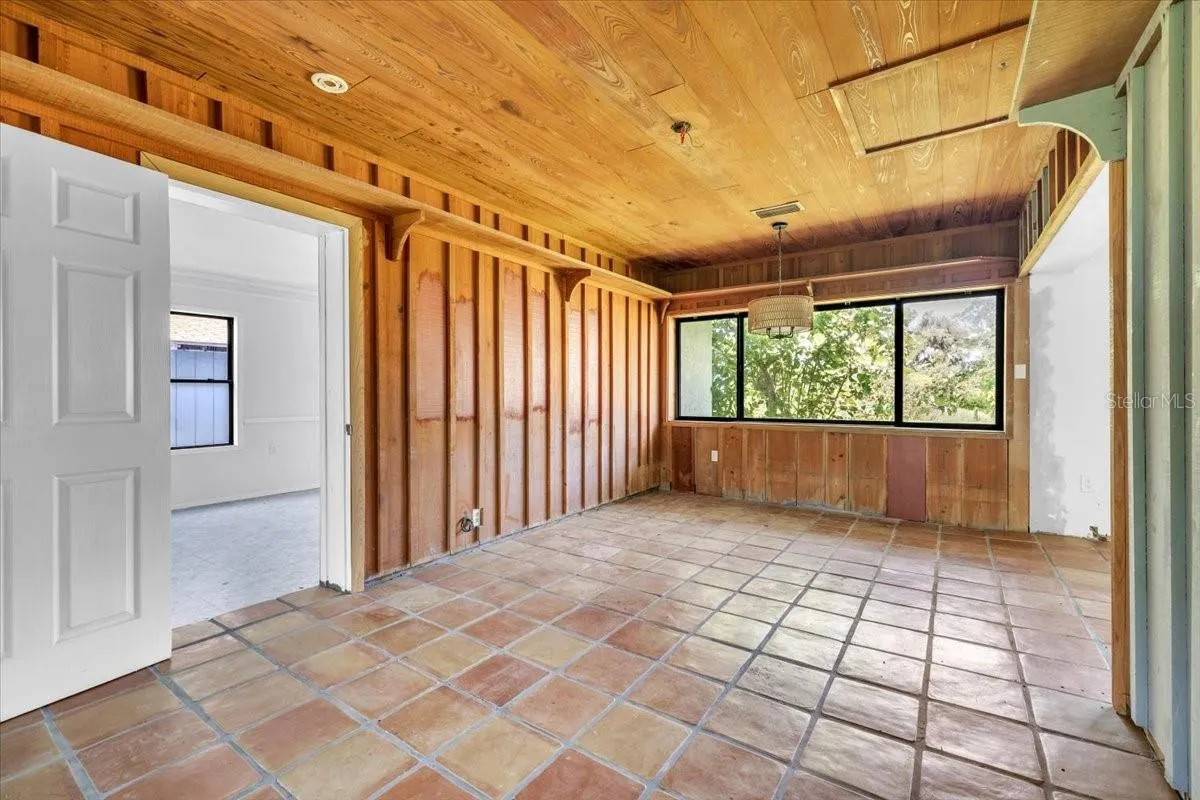 807 LUCILLE AVE