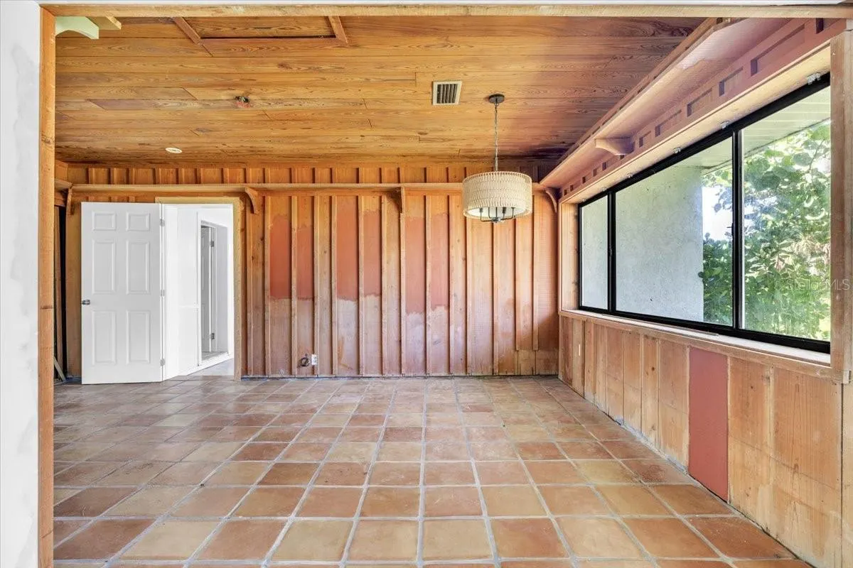 807 LUCILLE AVE