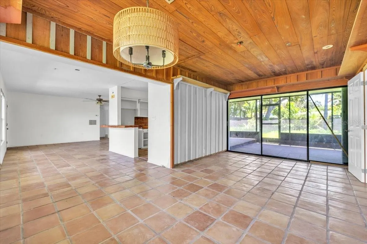 807 LUCILLE AVE