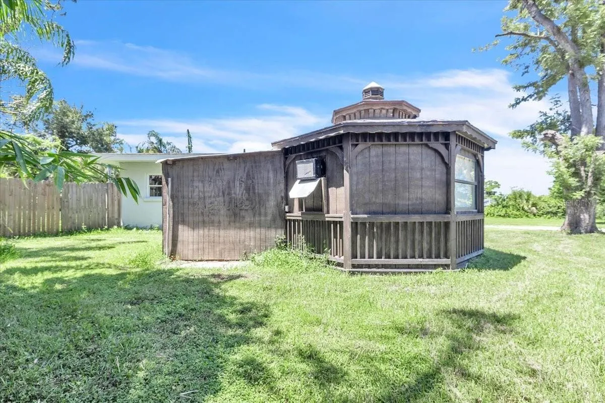807 LUCILLE AVE