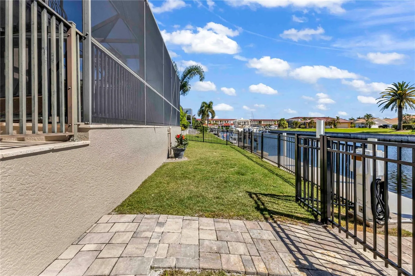 44 COLONY POINT DR
