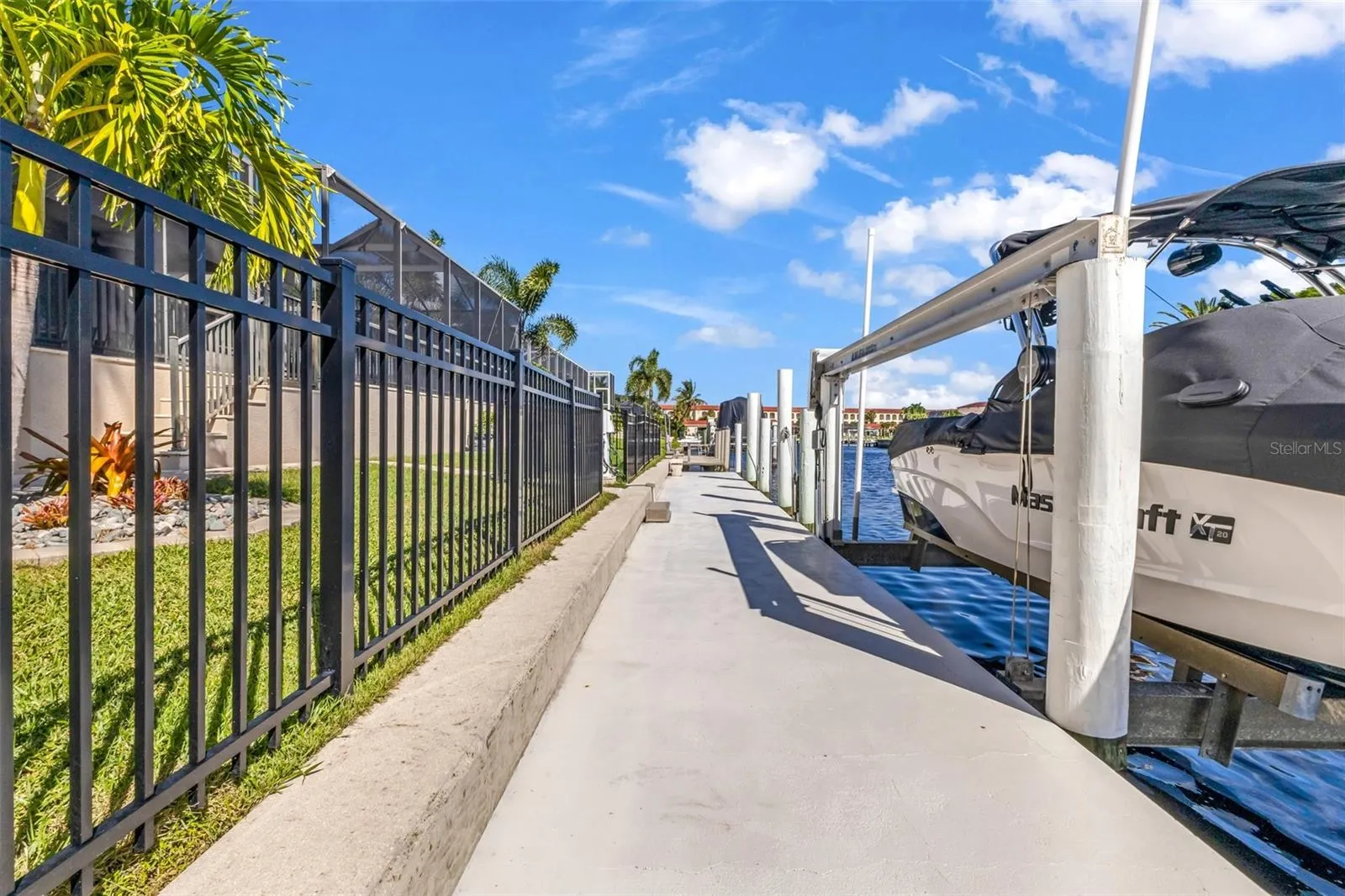 44 COLONY POINT DR