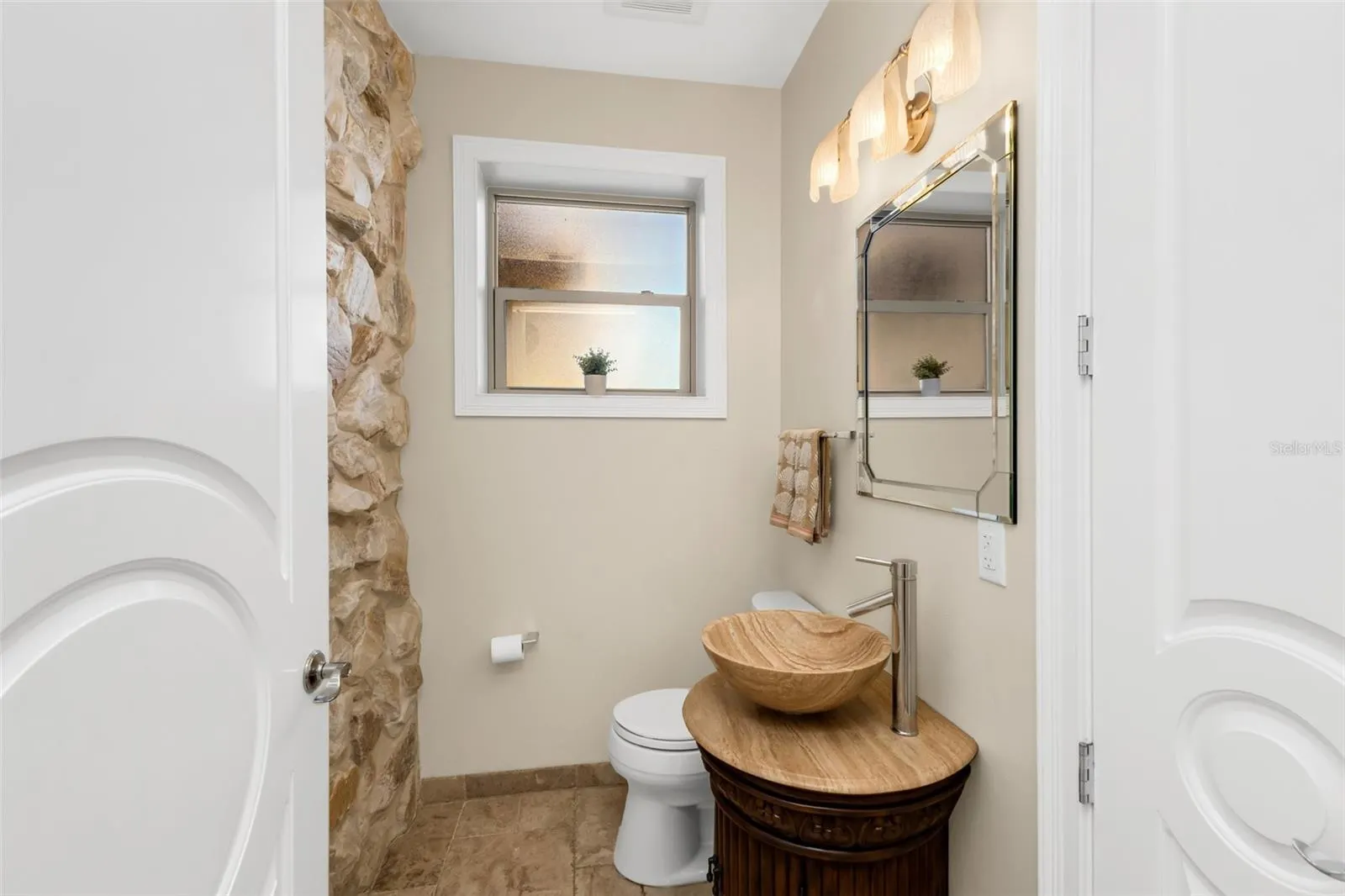 44 COLONY POINT DR