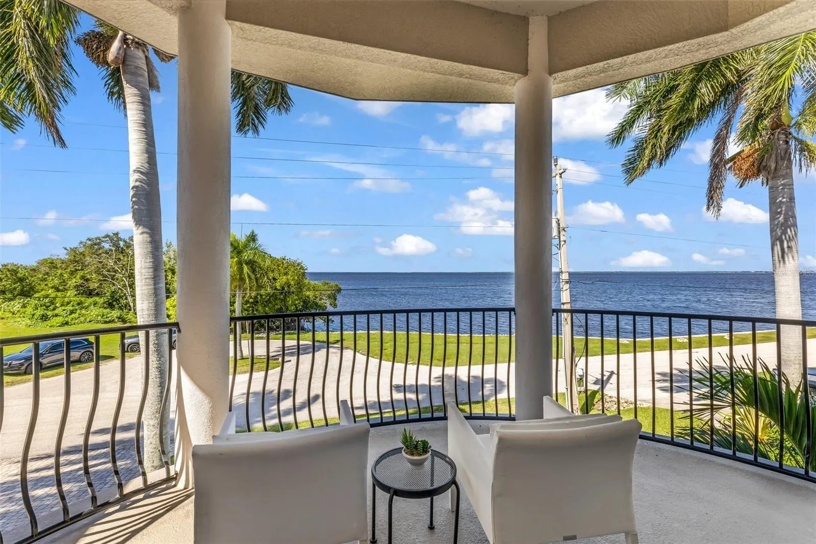 44 COLONY POINT DR