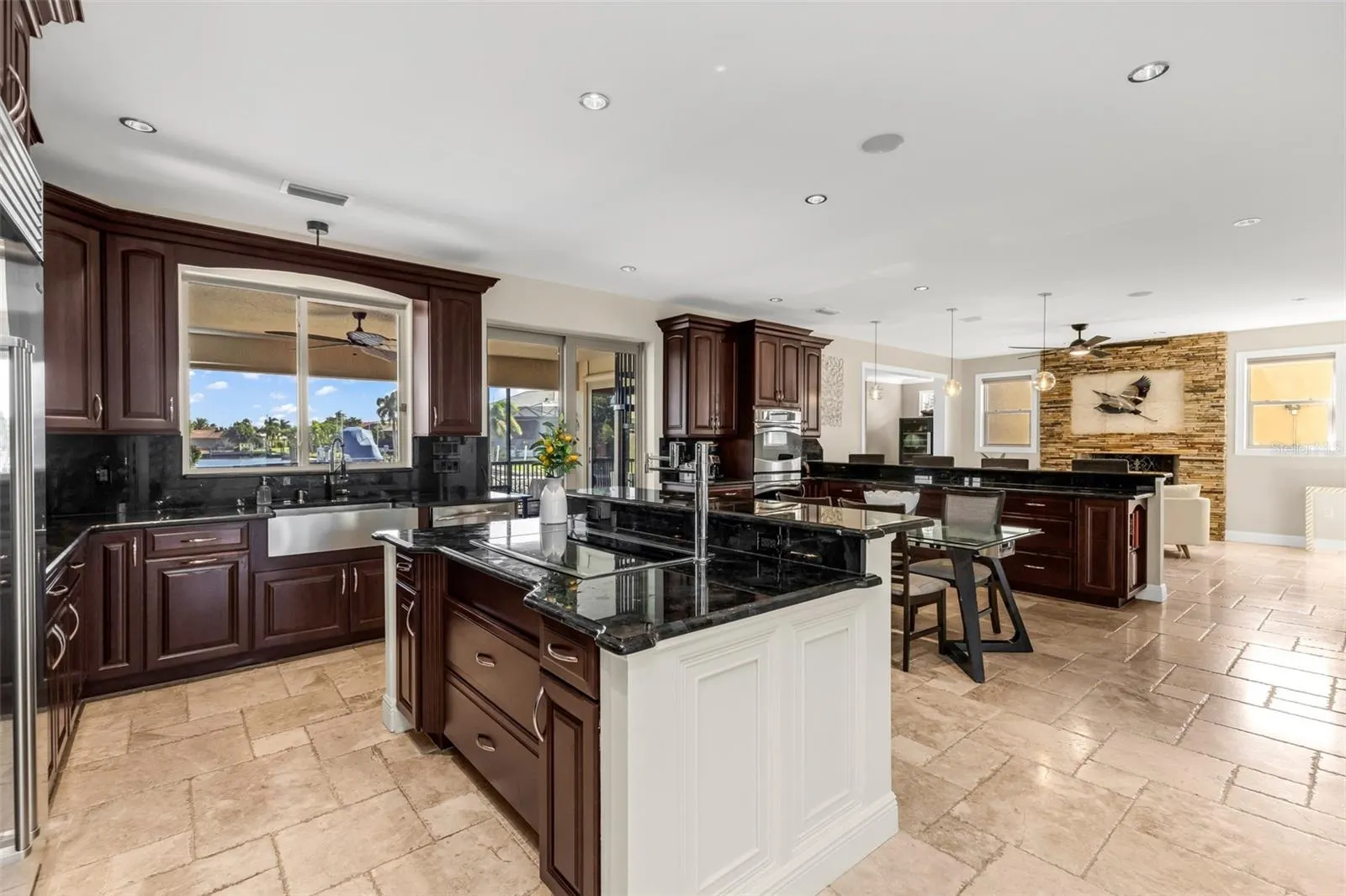 44 COLONY POINT DR