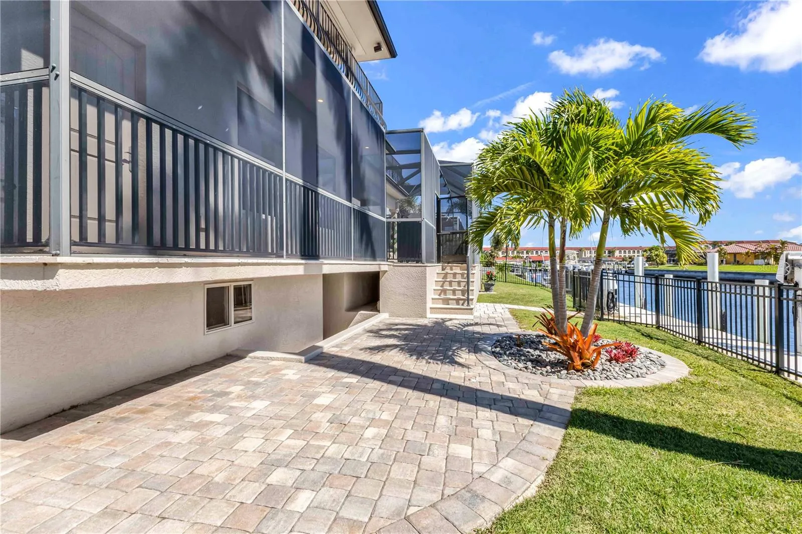 44 COLONY POINT DR