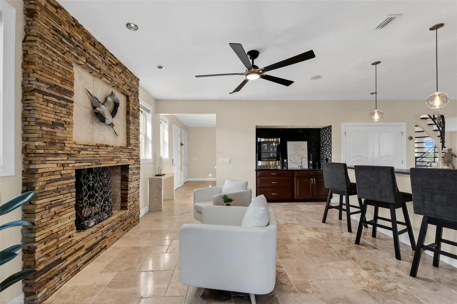 44 COLONY POINT DR