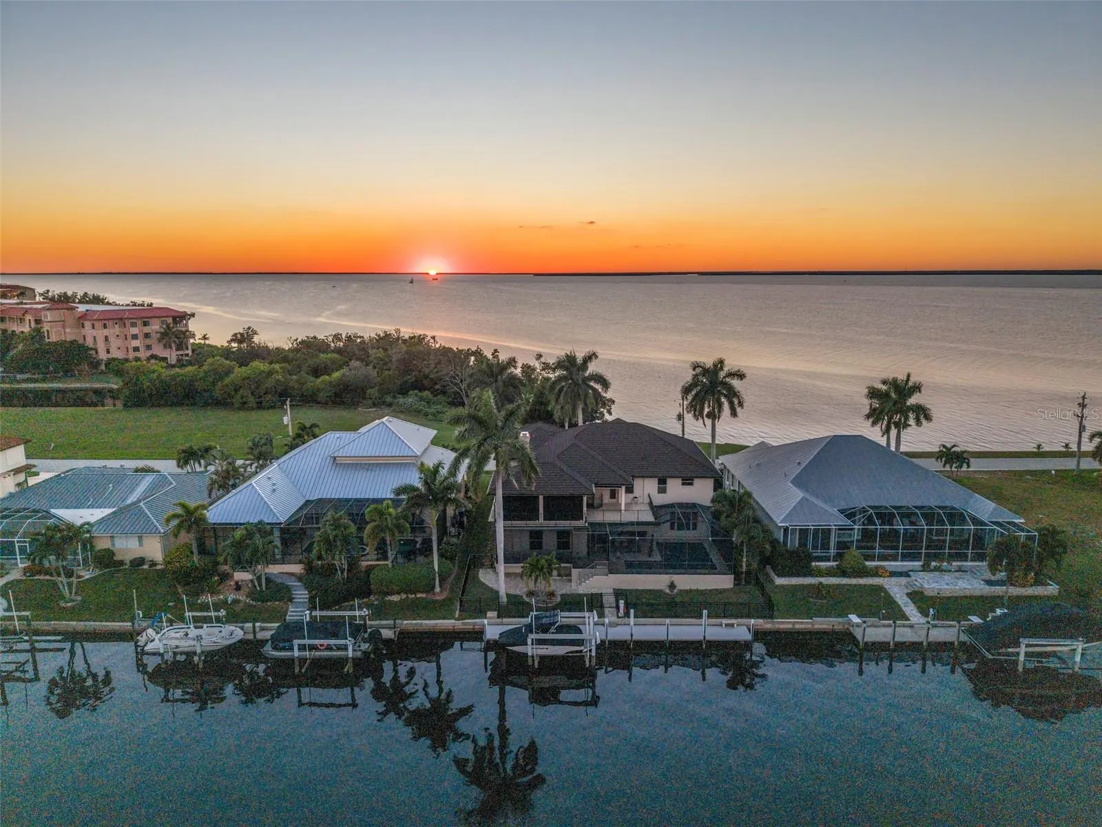 44 COLONY POINT DR