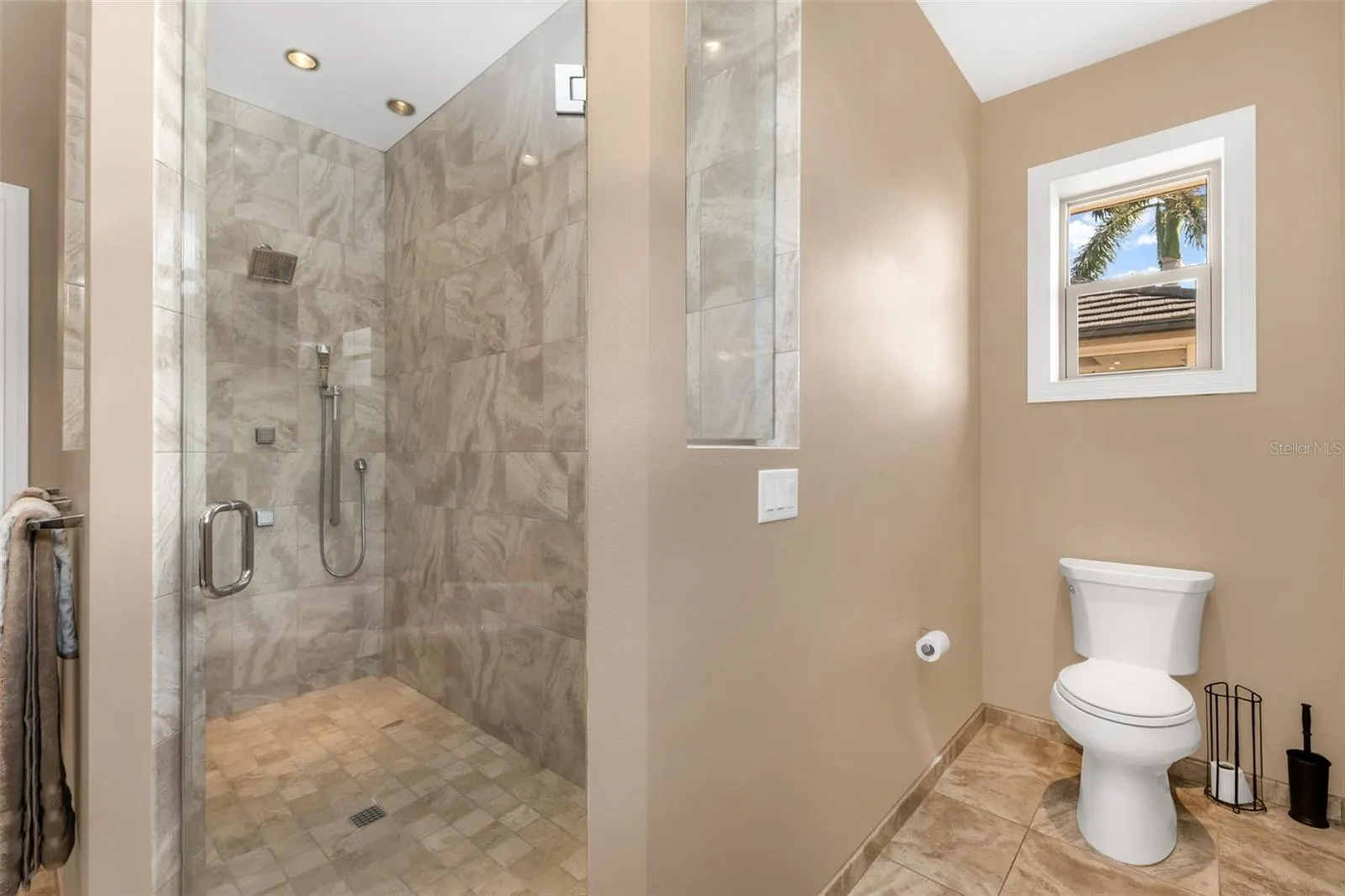 44 COLONY POINT DR