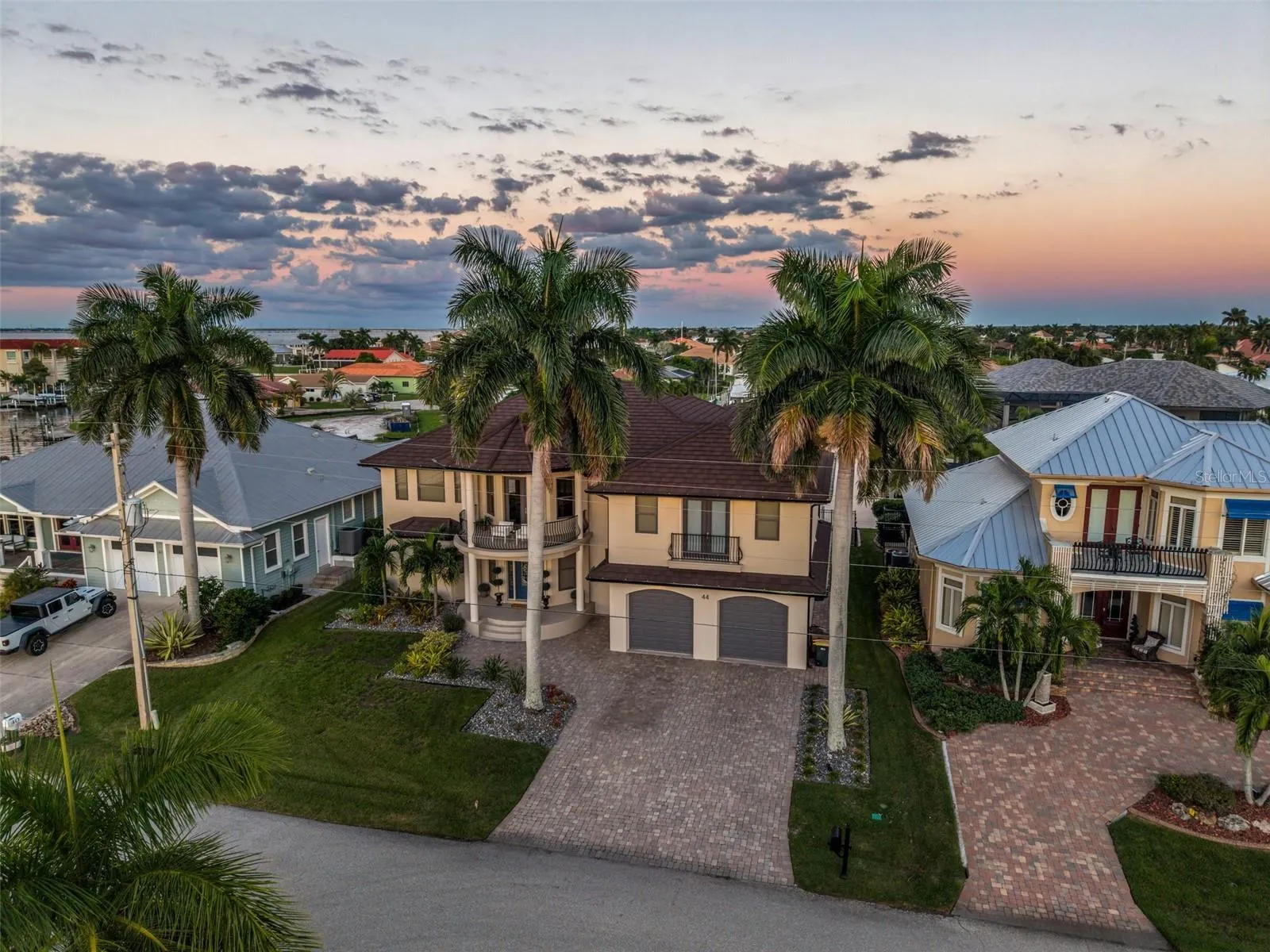 44 COLONY POINT DR
