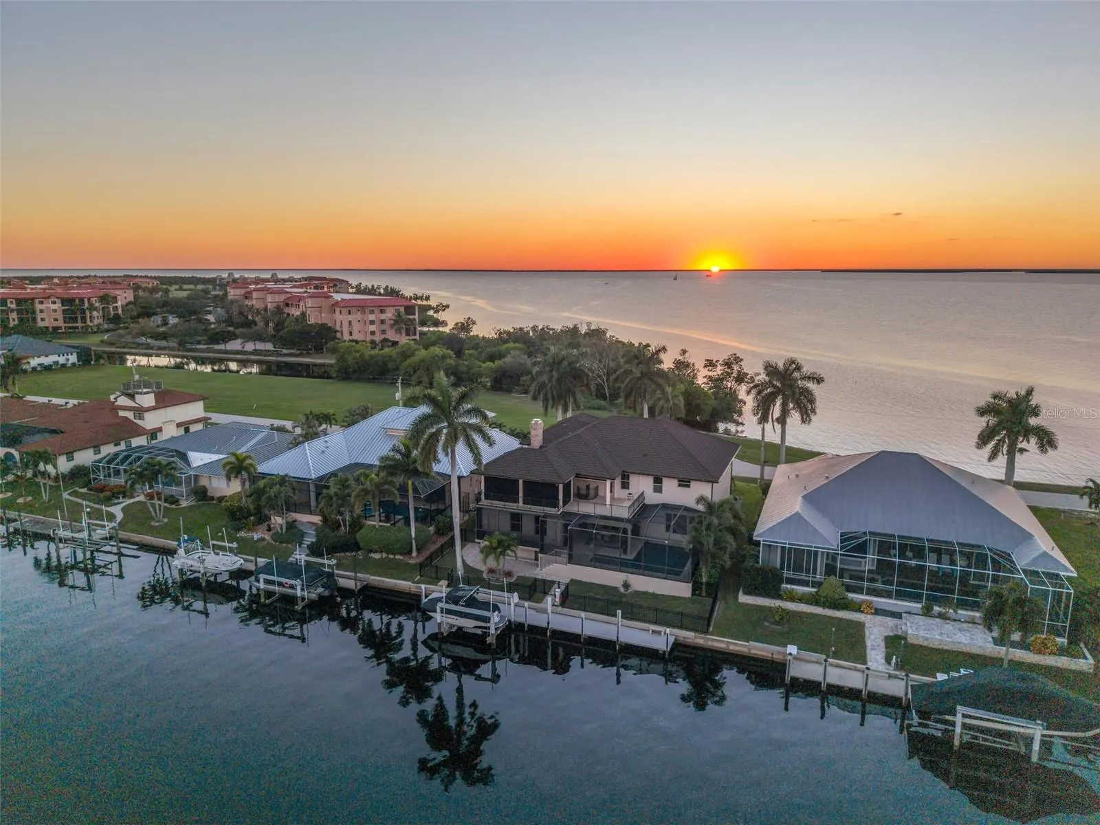 44 COLONY POINT DR