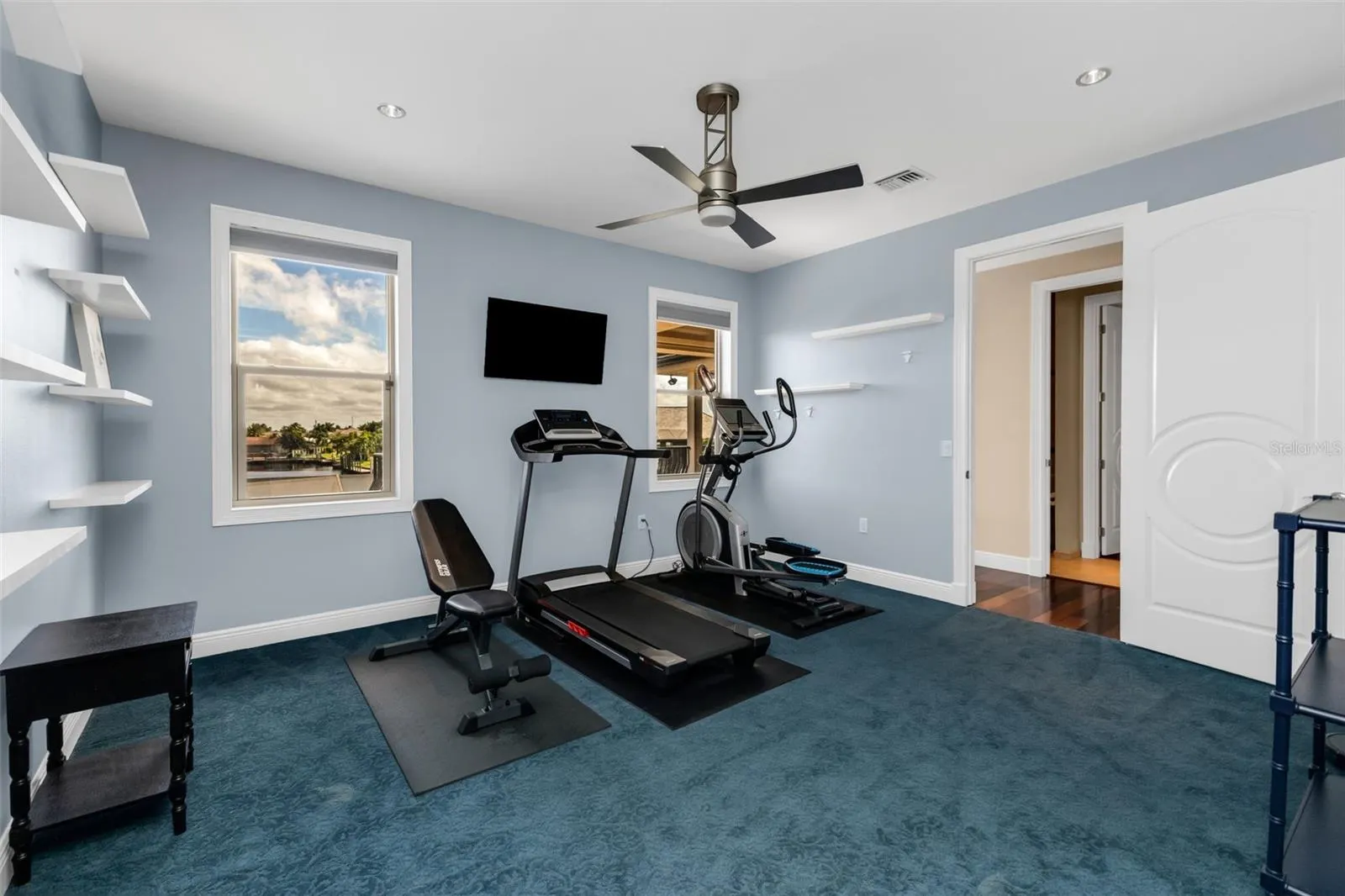 44 COLONY POINT DR