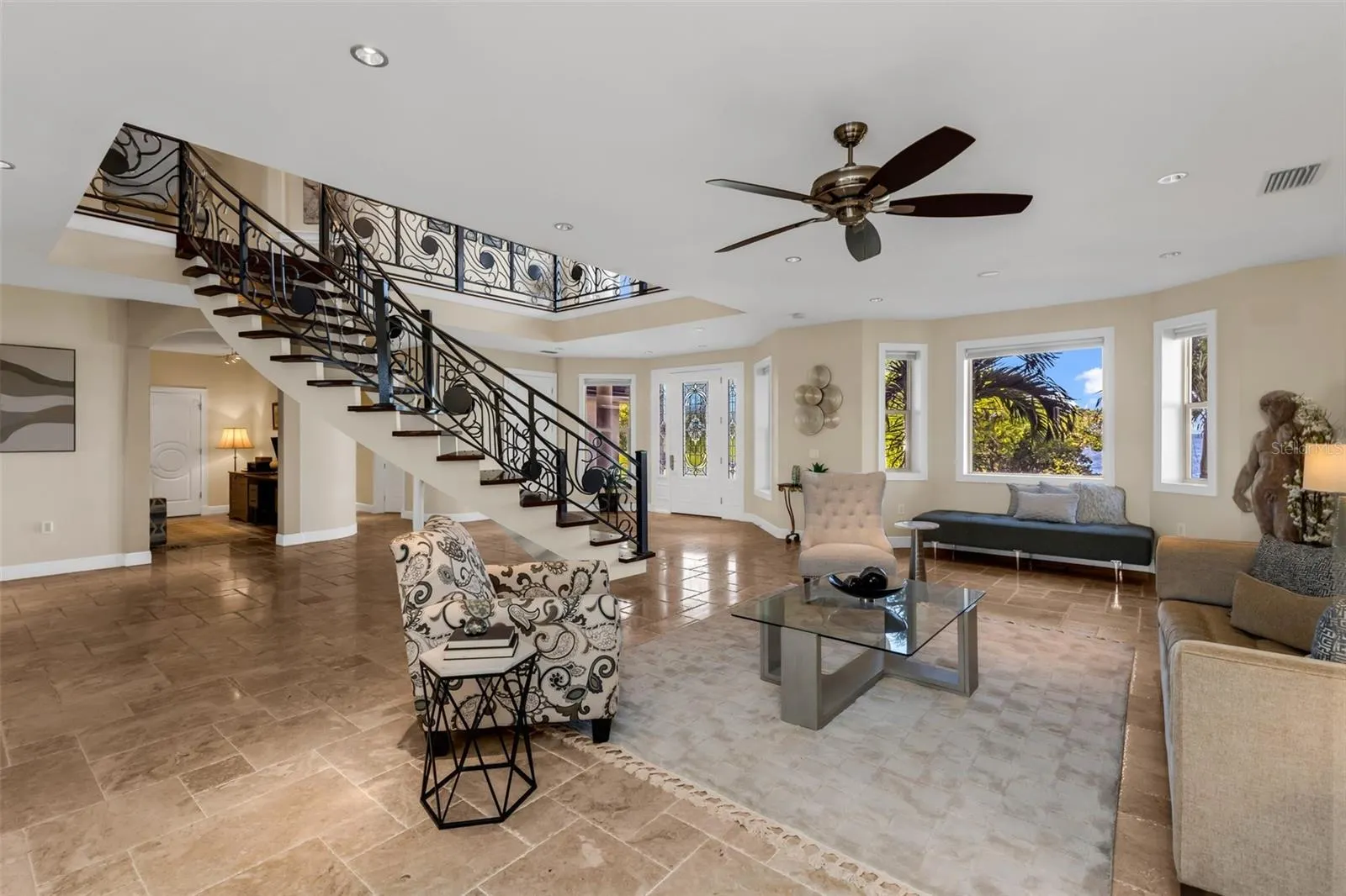 44 COLONY POINT DR