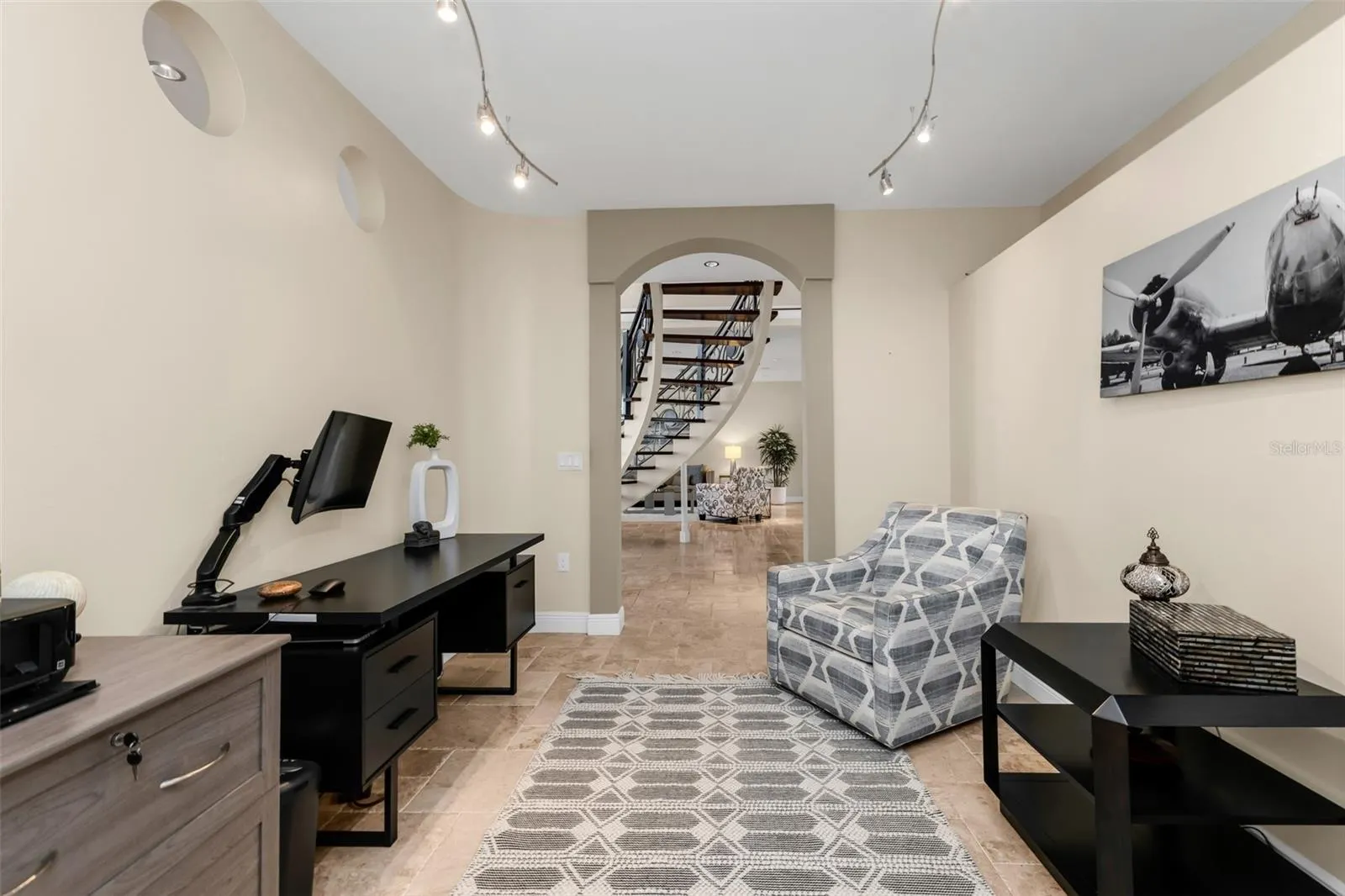 44 COLONY POINT DR
