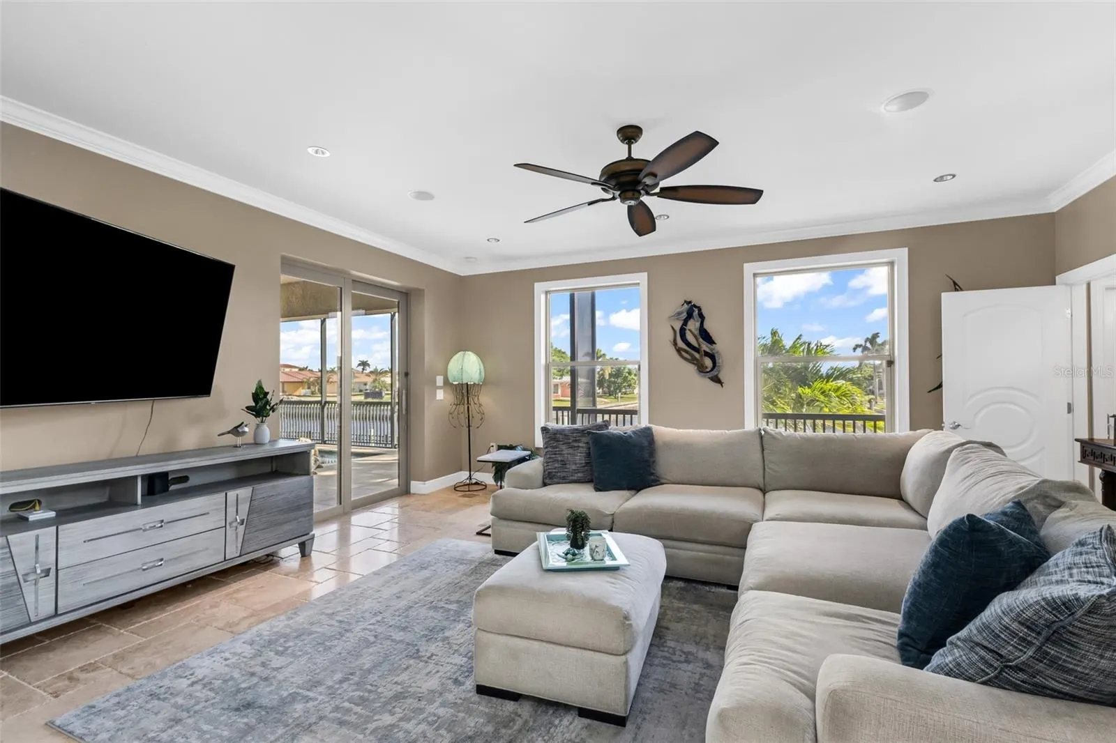 44 COLONY POINT DR