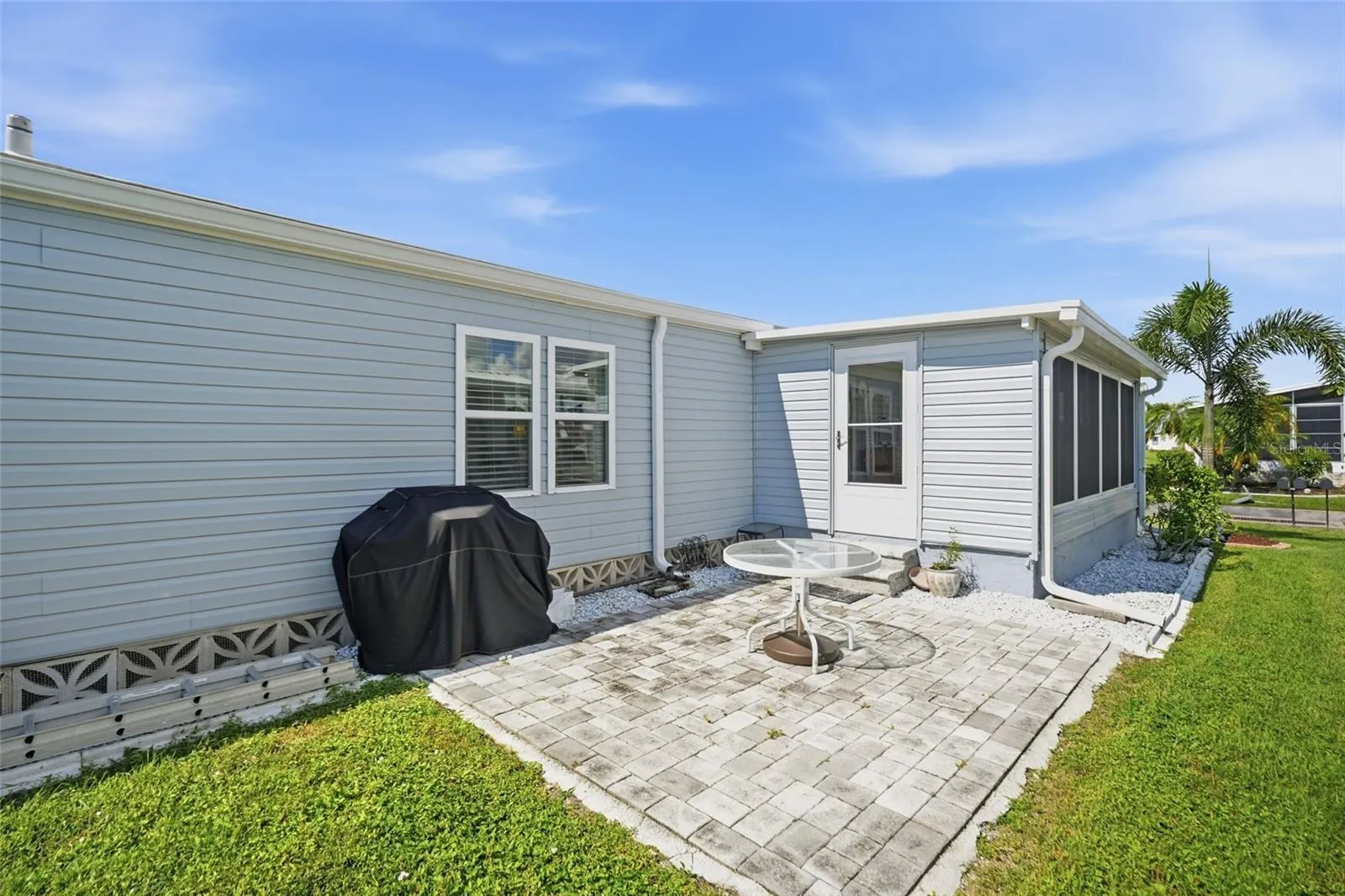 809 VILLA DEL SOL DR