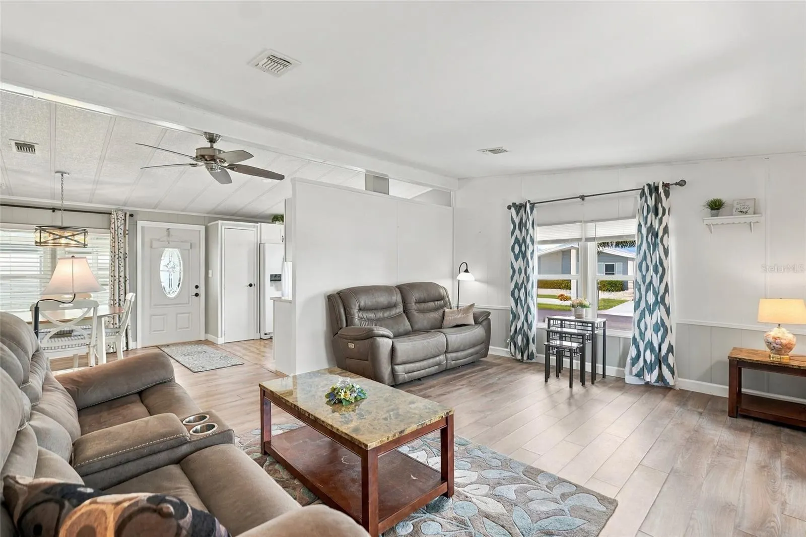 809 VILLA DEL SOL DR