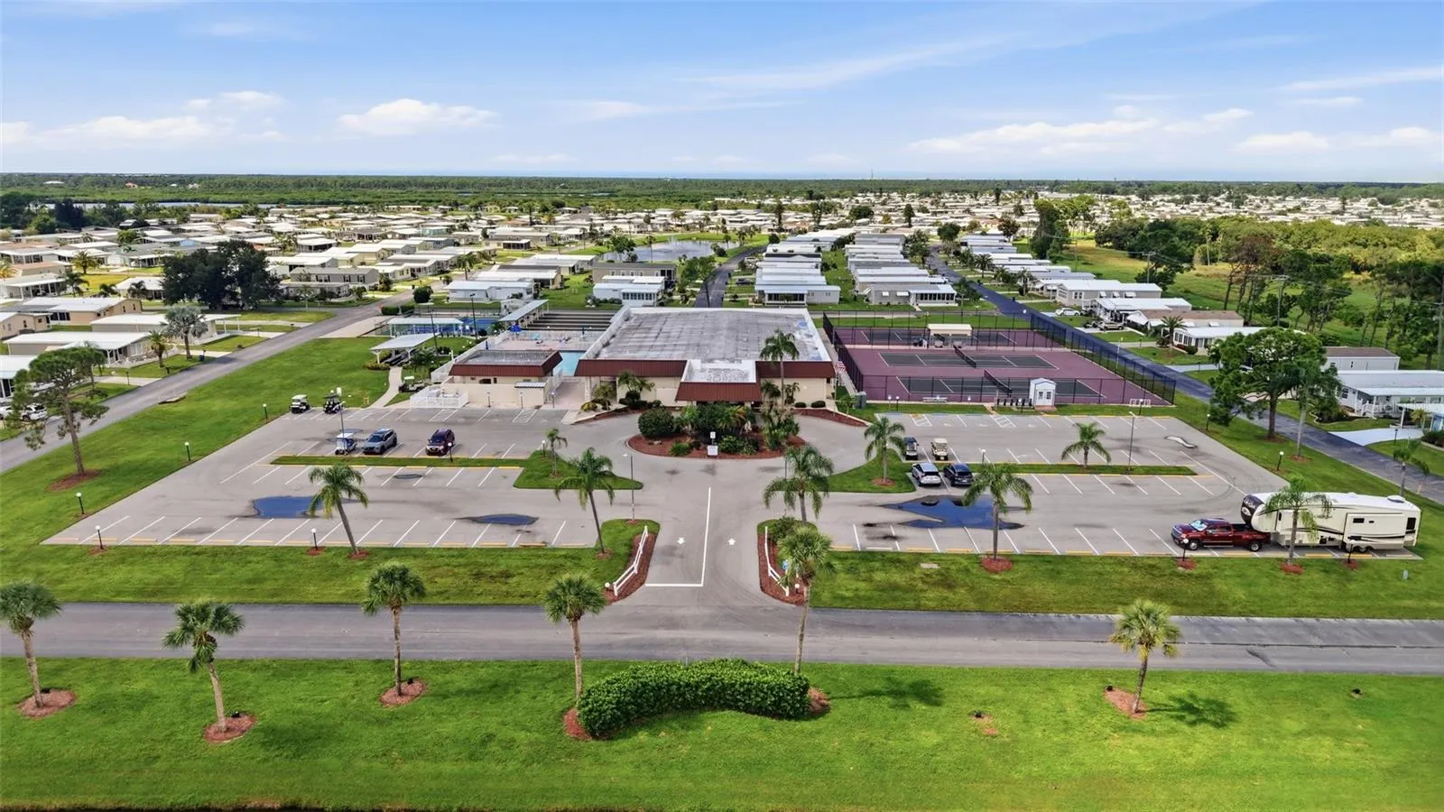 809 VILLA DEL SOL DR