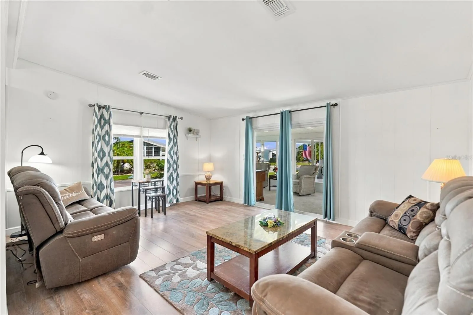 809 VILLA DEL SOL DR