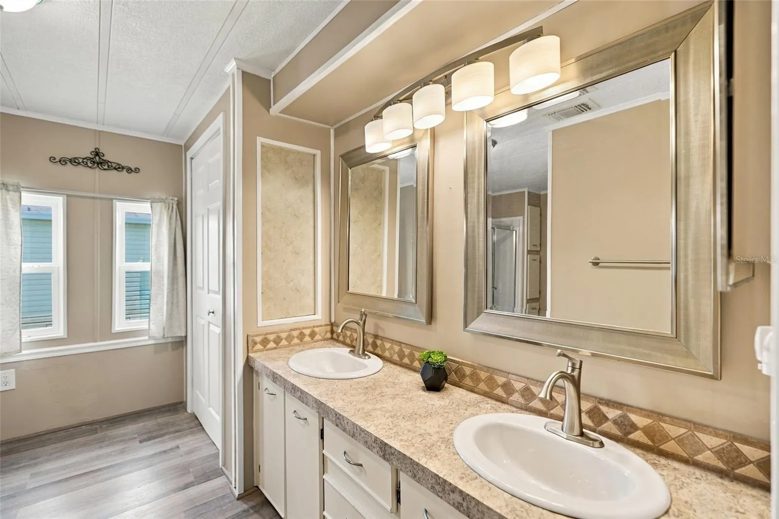 809 VILLA DEL SOL DR
