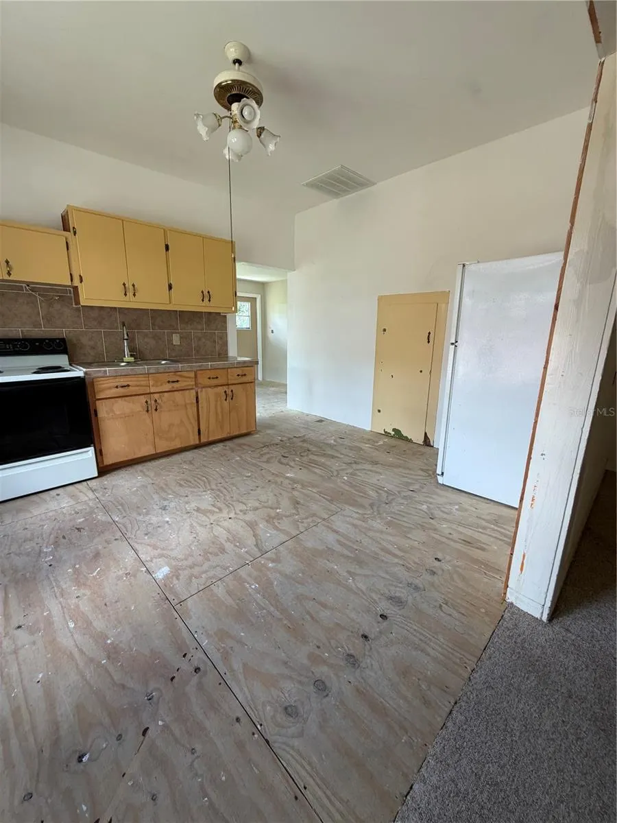 146 N HERNANDO AVE