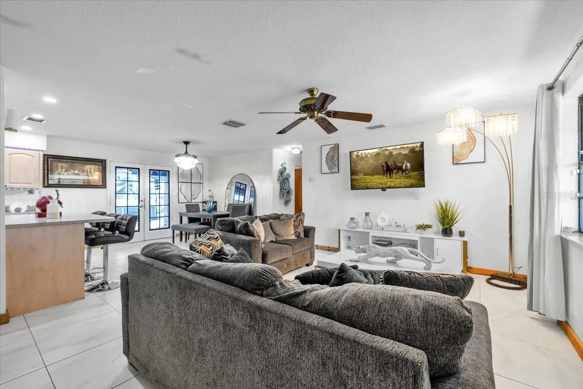 4875 SE APACHE DR