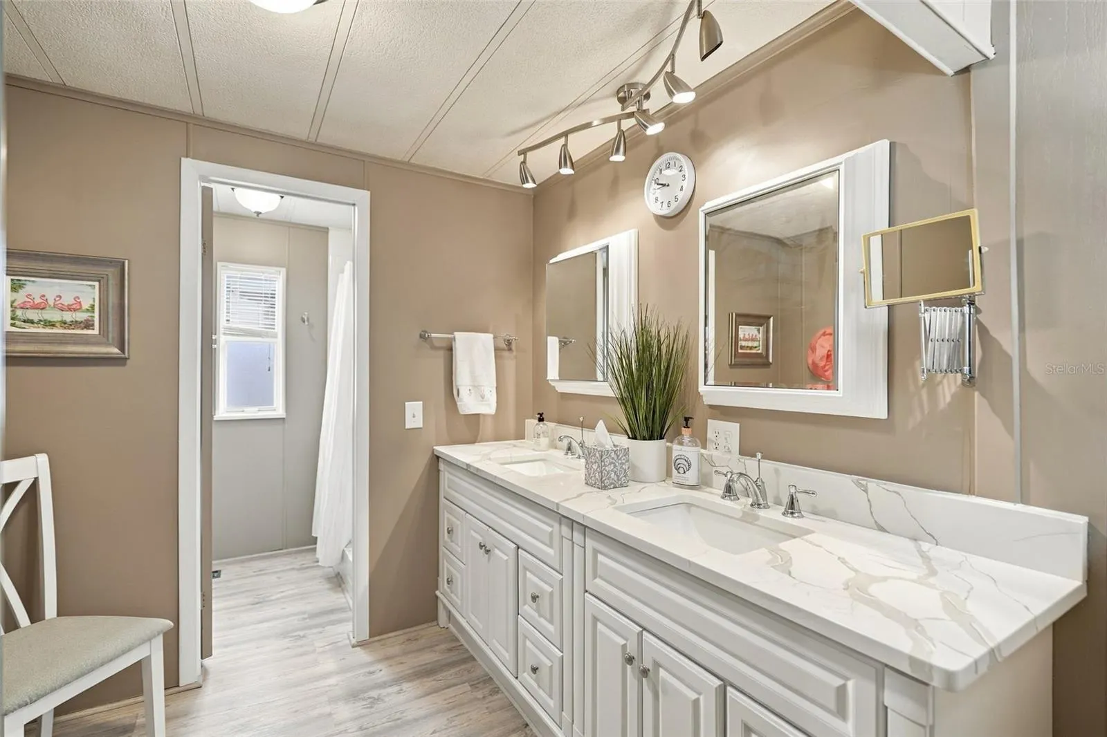 17 LAFITTE DR
