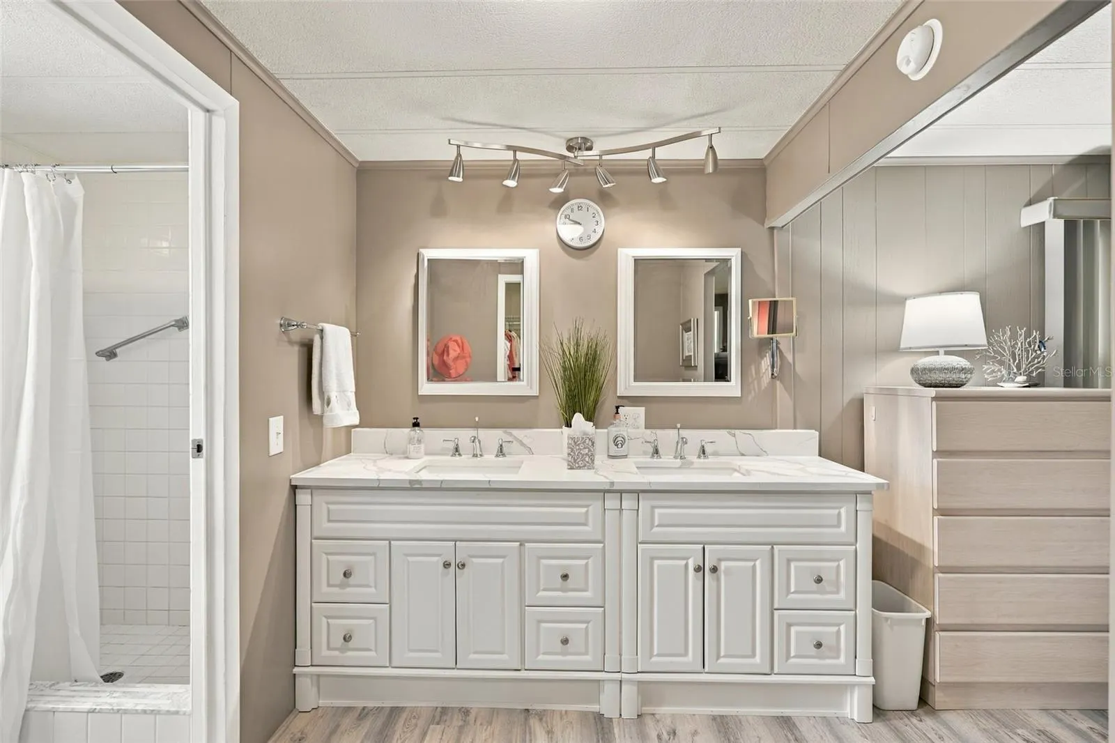 17 LAFITTE DR