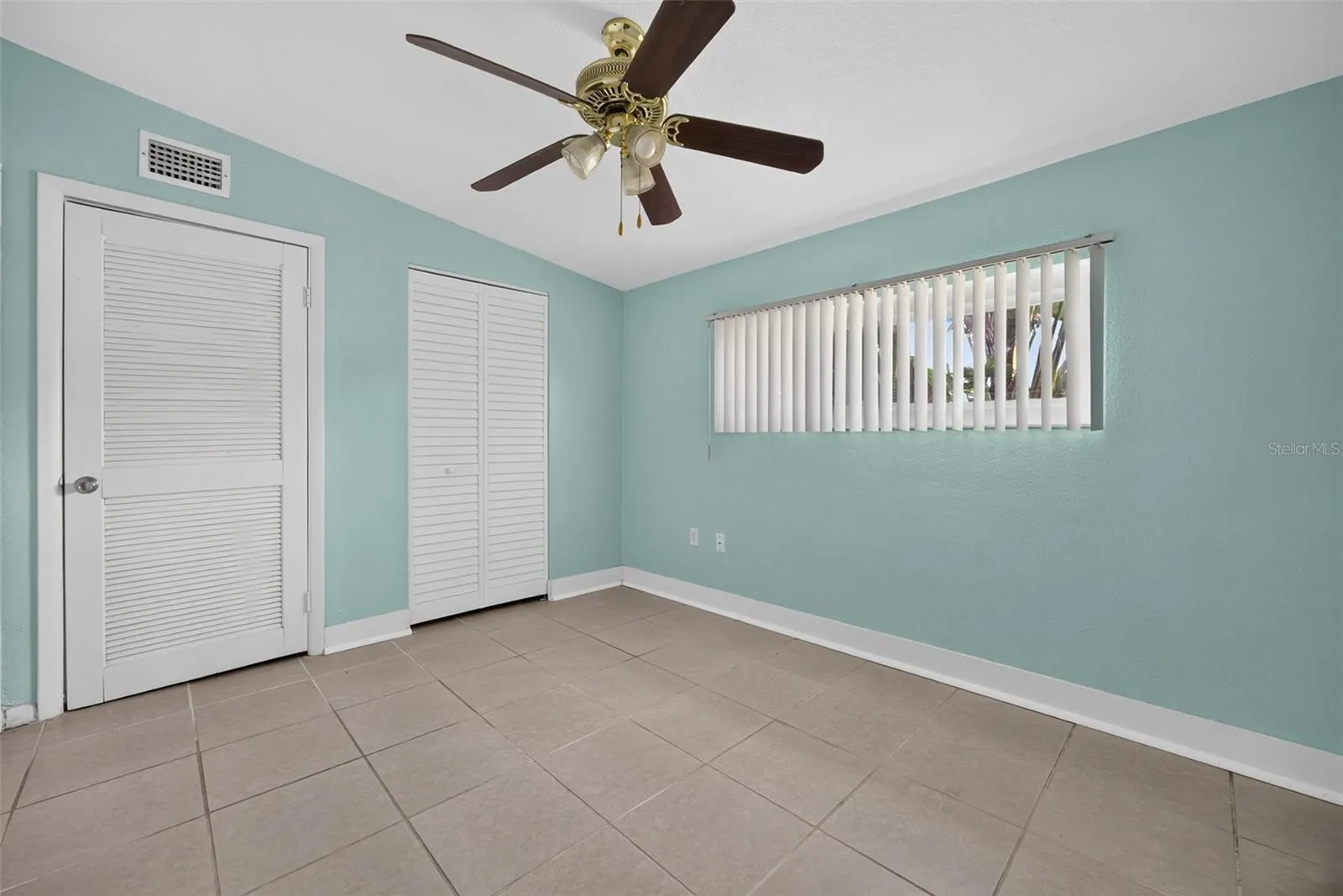 530 LINDLEY TER