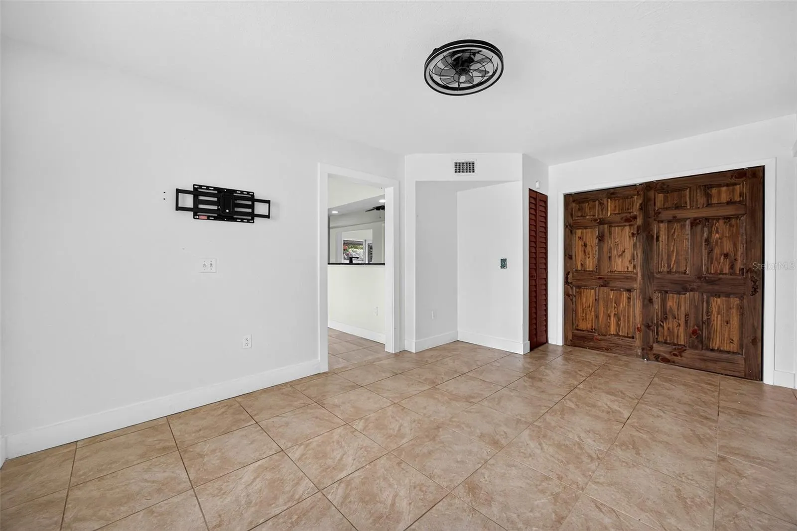 530 LINDLEY TER