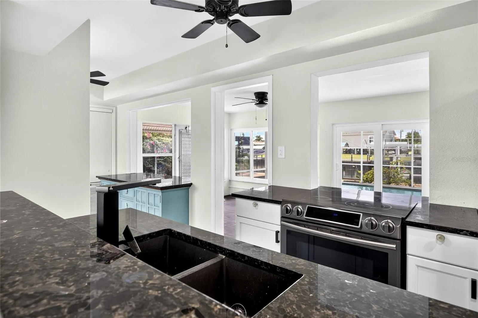 530 LINDLEY TER