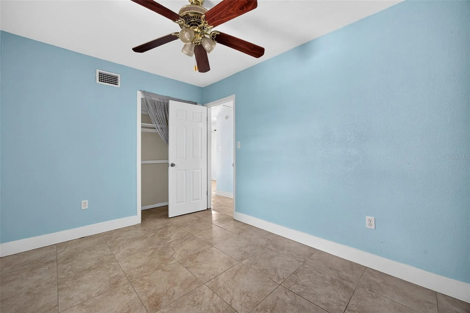 530 LINDLEY TER