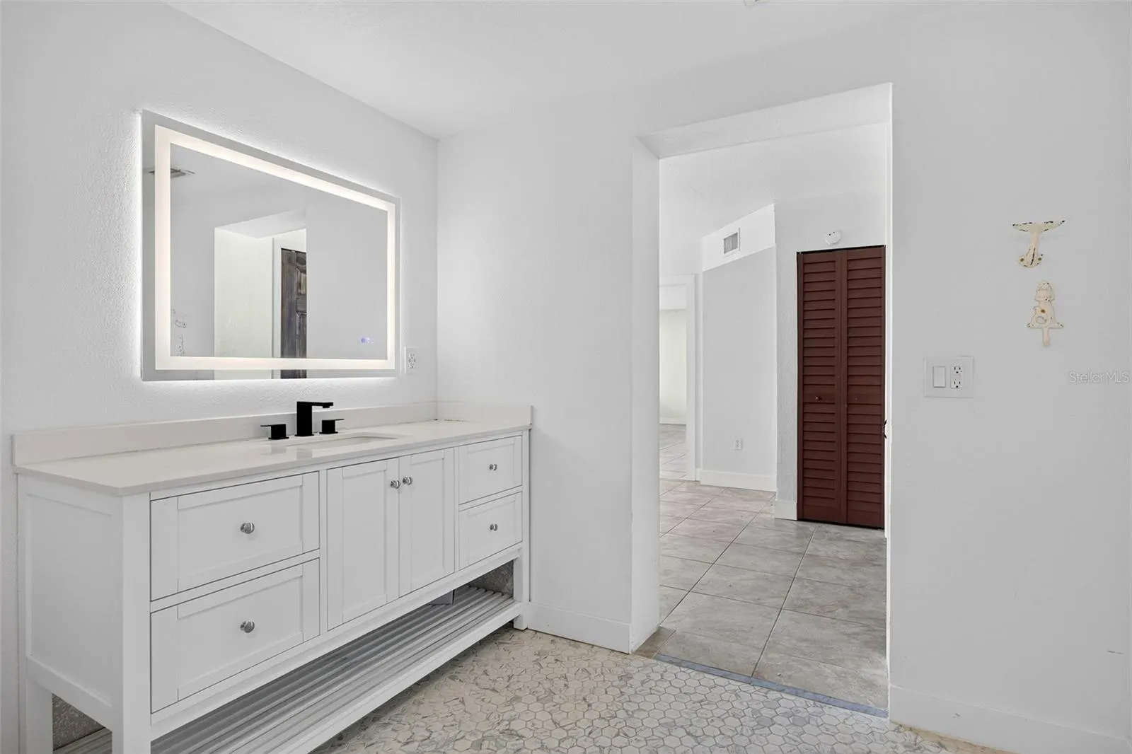 530 LINDLEY TER