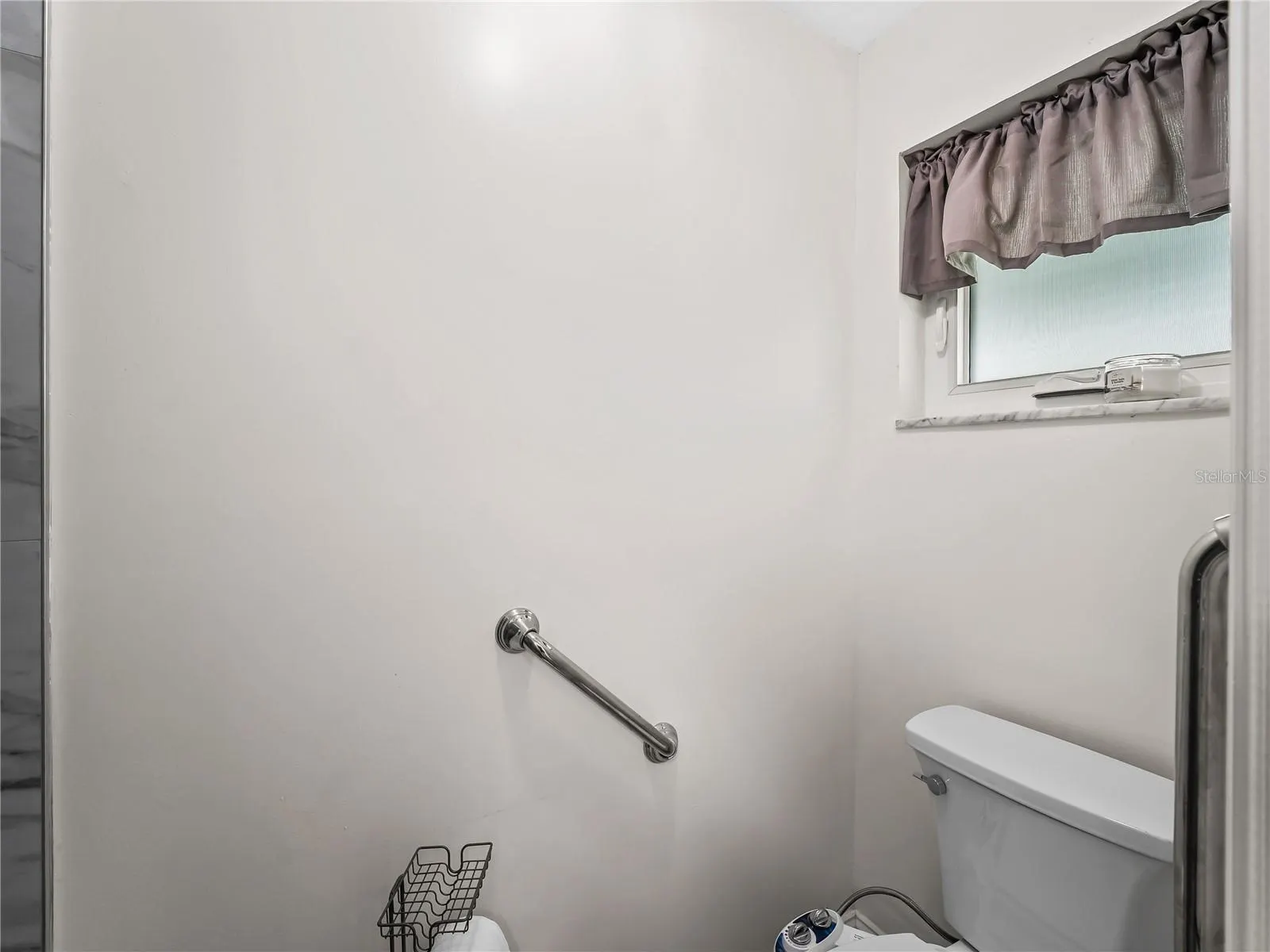 290 3RD ST W
