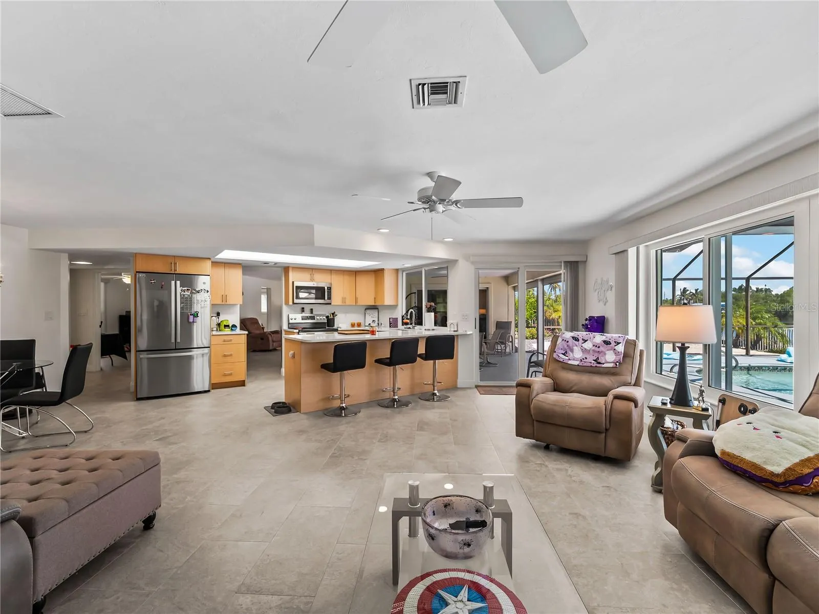 290 3RD ST W