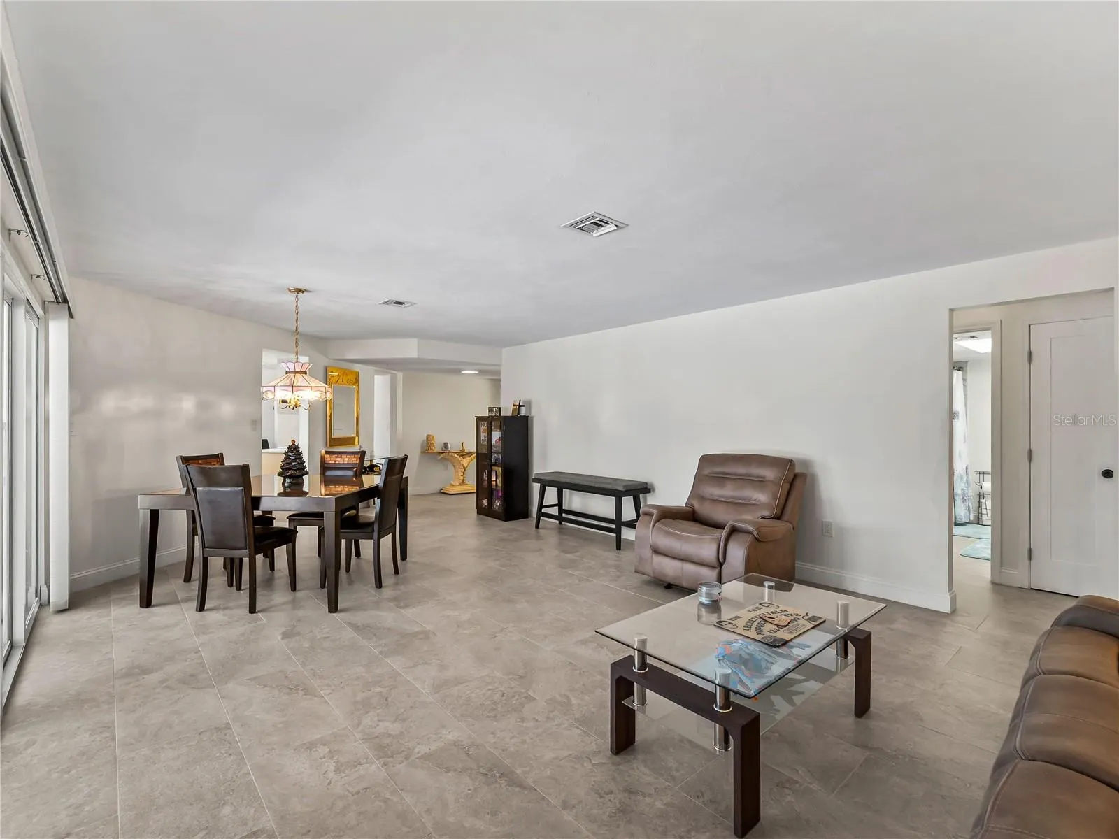 290 3RD ST W