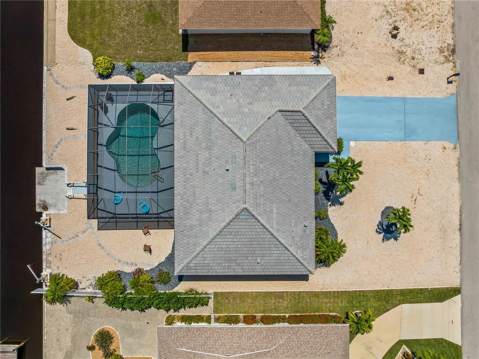 290 3RD ST W