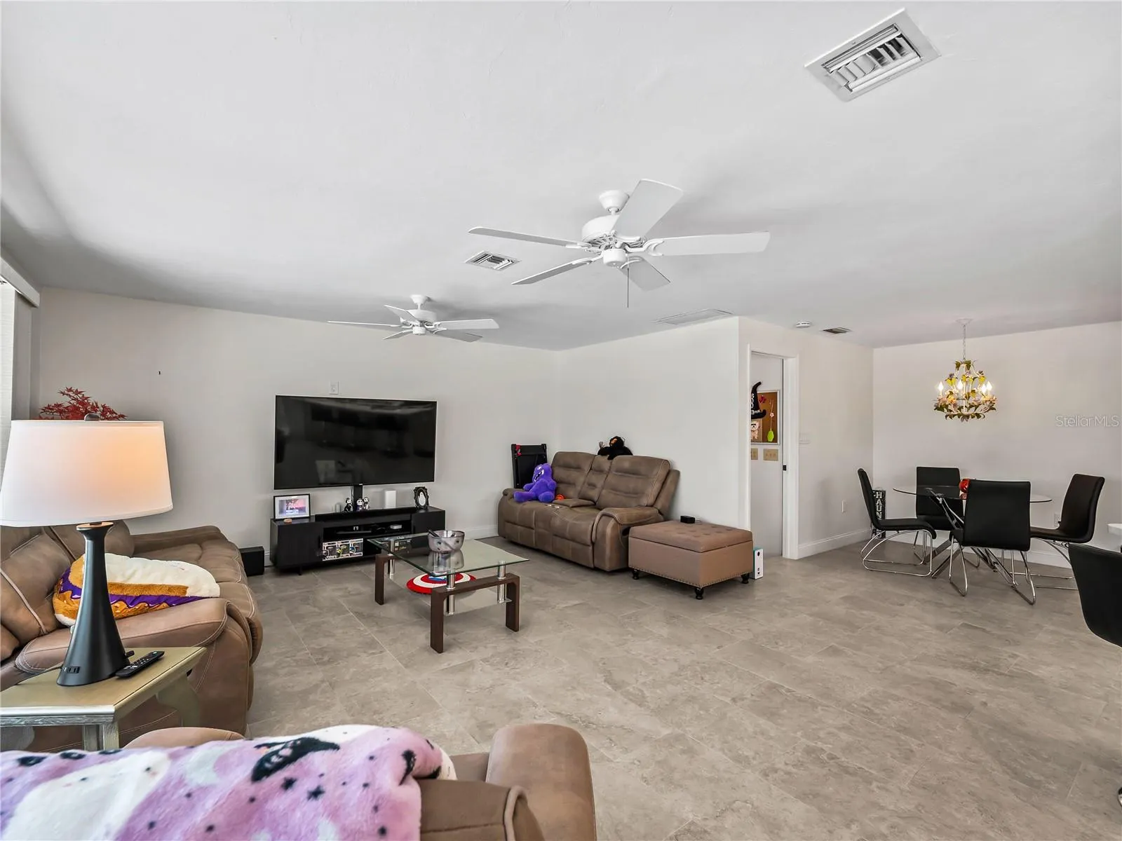290 3RD ST W