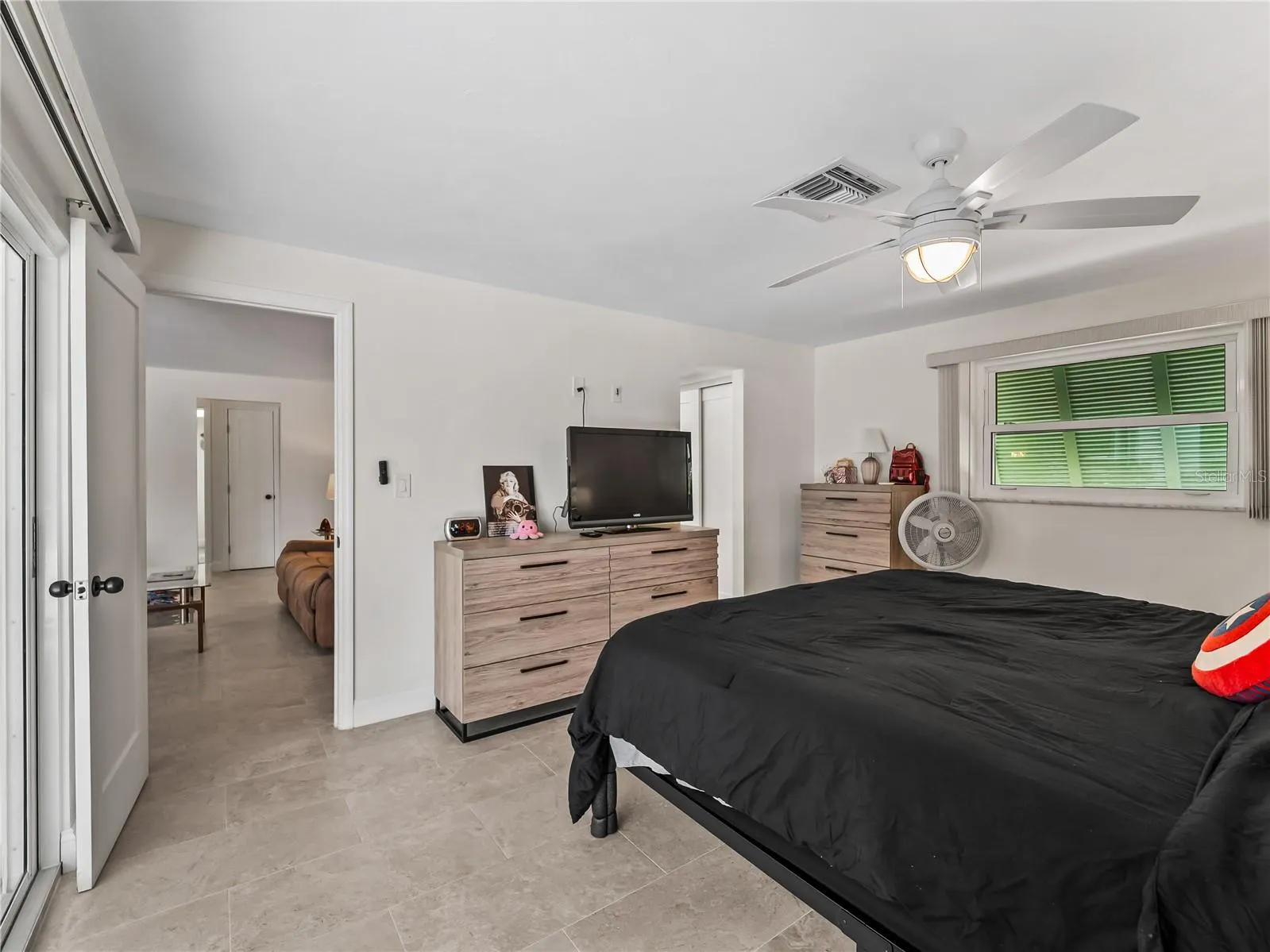 290 3RD ST W