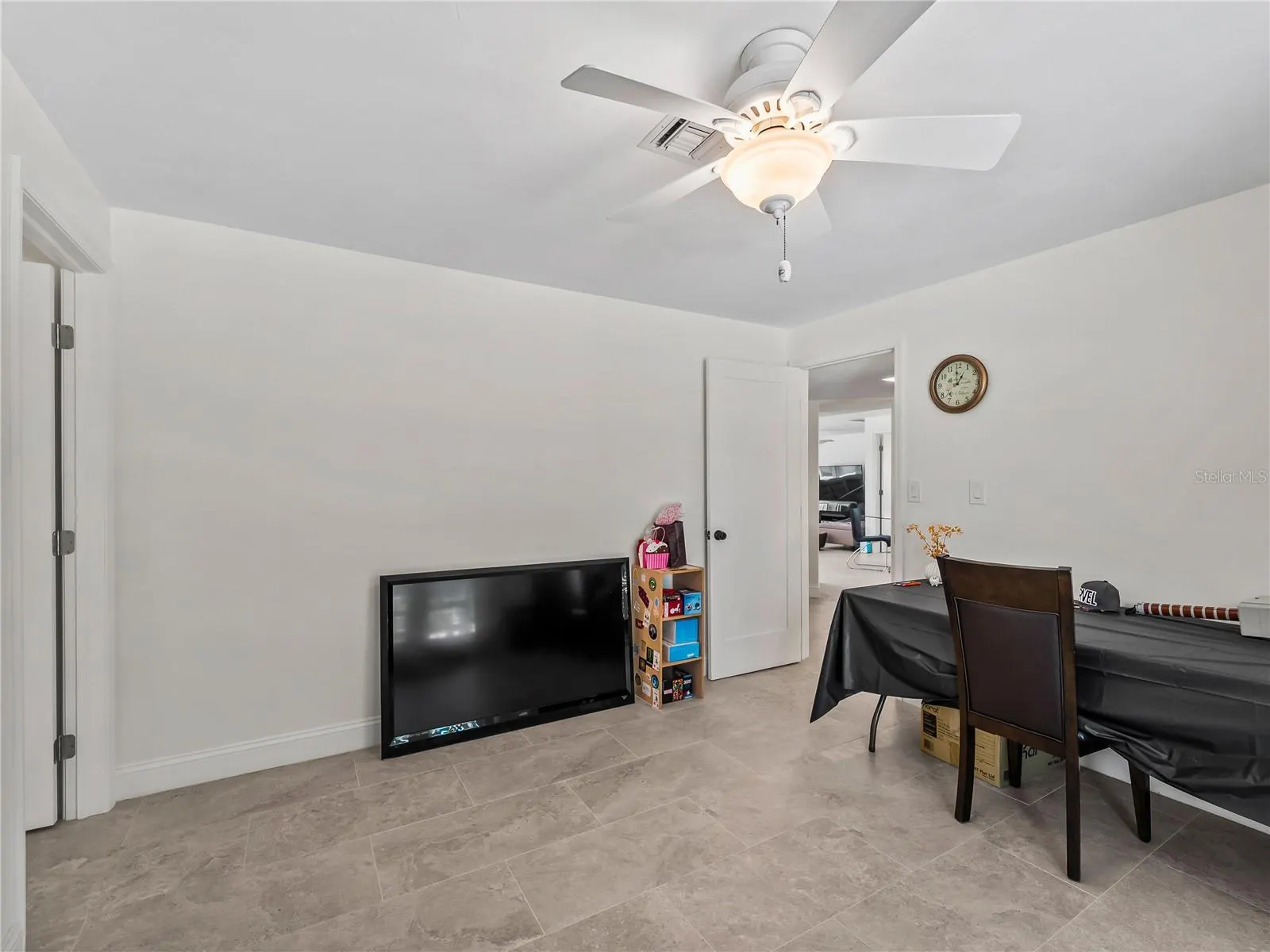 290 3RD ST W