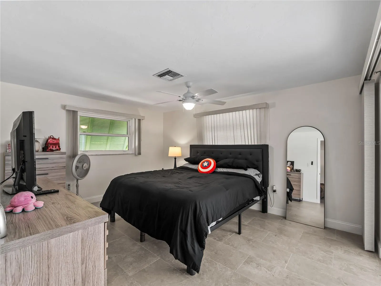 290 3RD ST W